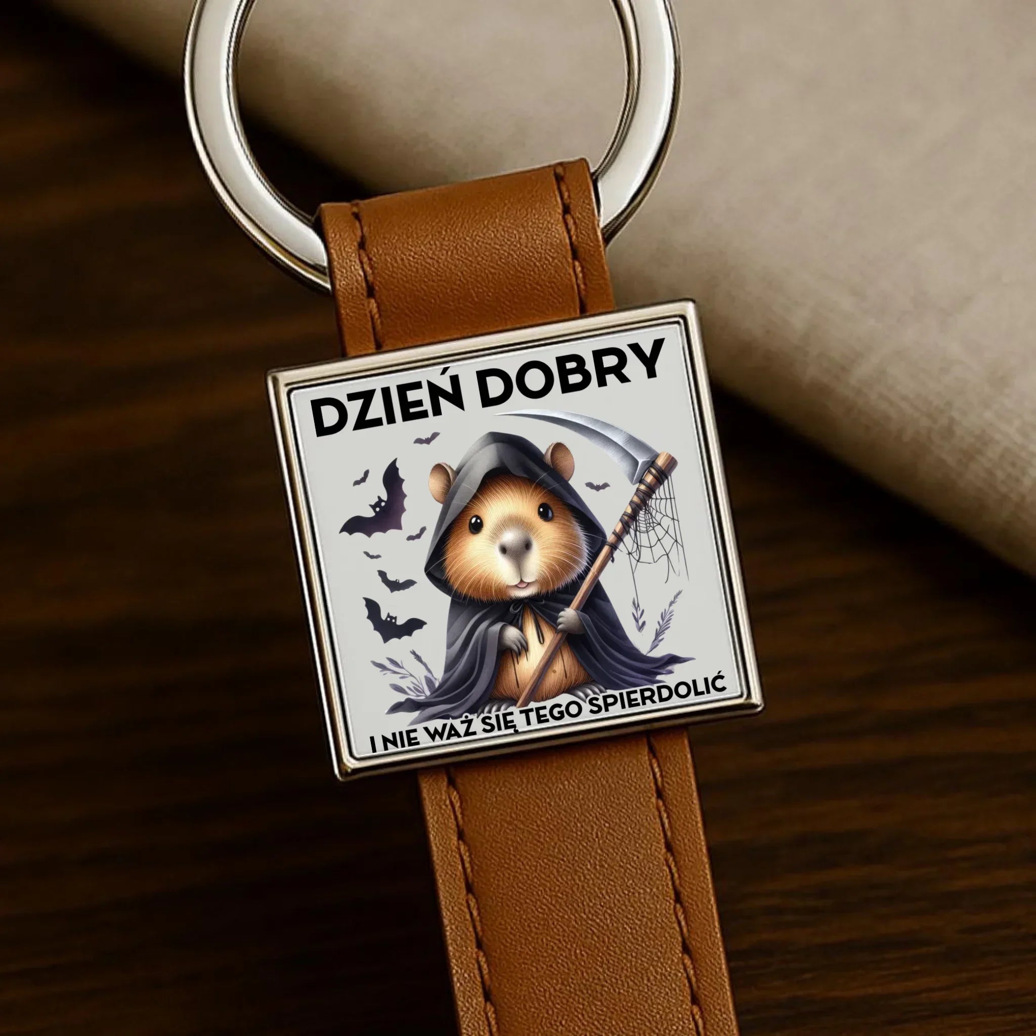 Brelok halloweenowy - Kapibara Żniwiarz - Dzień dobry - bez cenzury HL20 - StoryCups.pl