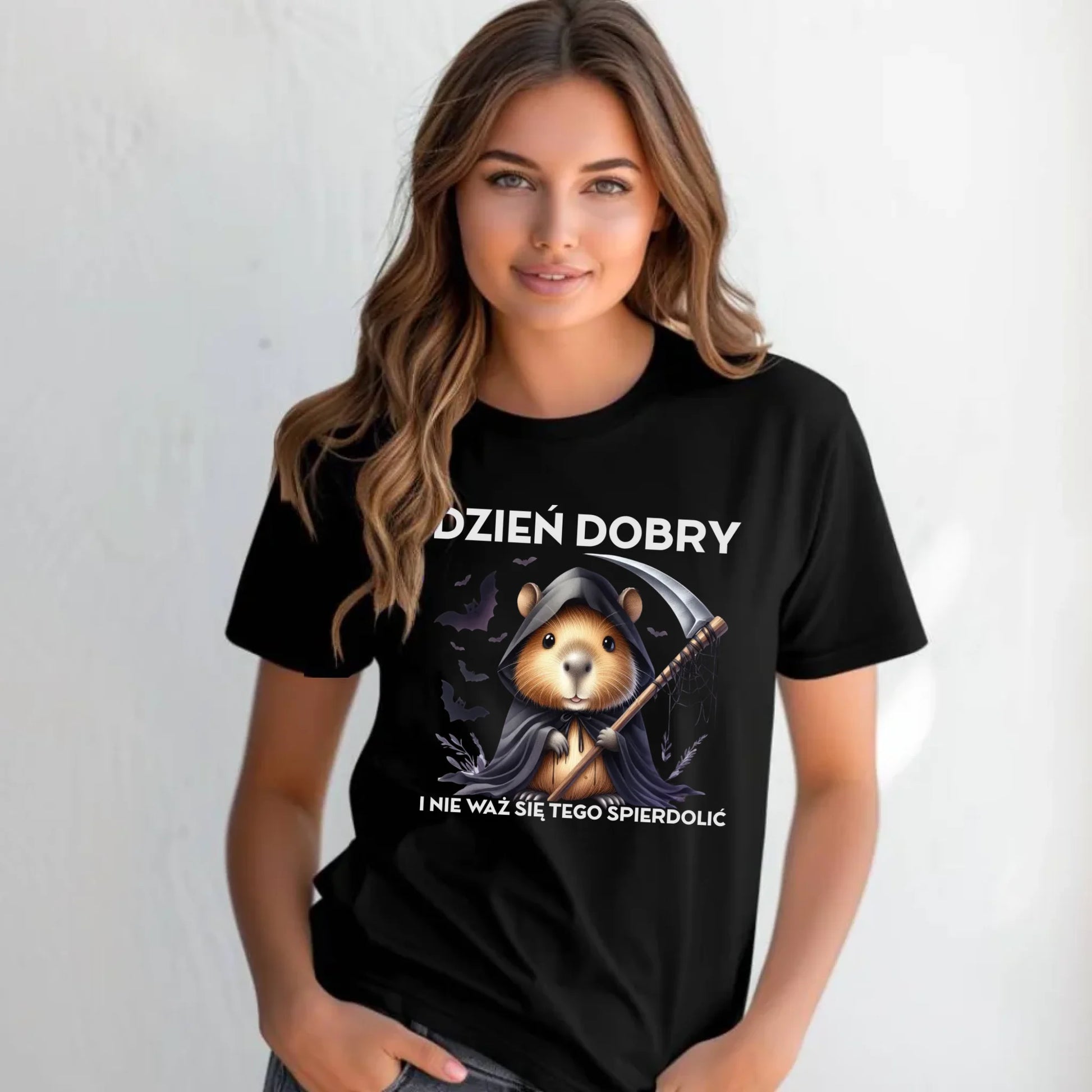 Koszulka damska halloweenowa - Kapibara Żniwiarz - Dzień dobry - bez cenzury HL20 - StoryCups.pl