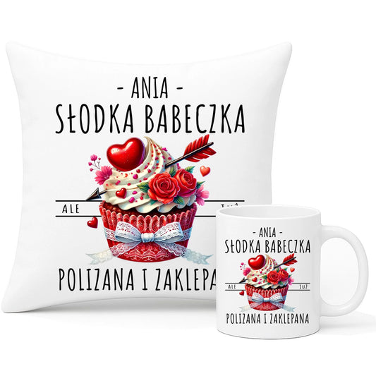 Zestaw poduszka i kubek - Słodka babeczka polizana i zaklepana - personalizowany W37 - StoryCups.pl