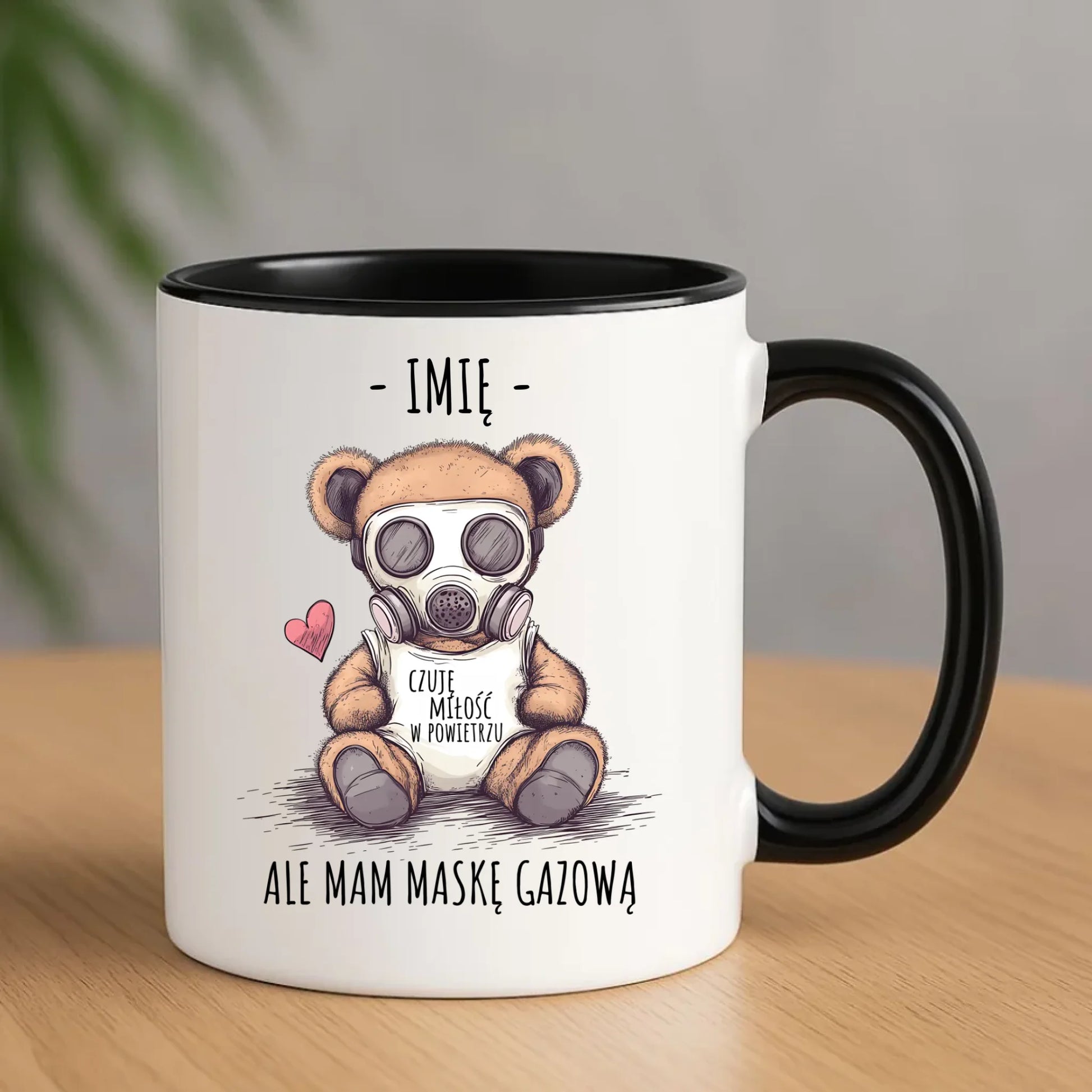 Kubek - Miś w masce gazowej - Czuję miłość w powietrzu - personalizowany W38 - StoryCups.pl