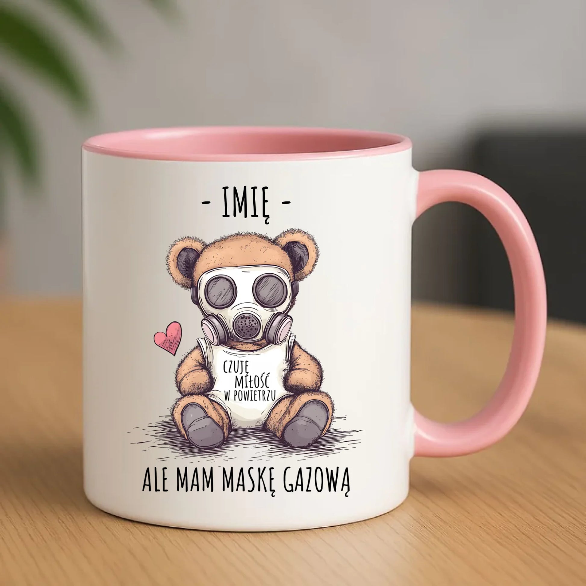 Kubek - Miś w masce gazowej - Czuję miłość w powietrzu - personalizowany W38 - StoryCups.pl