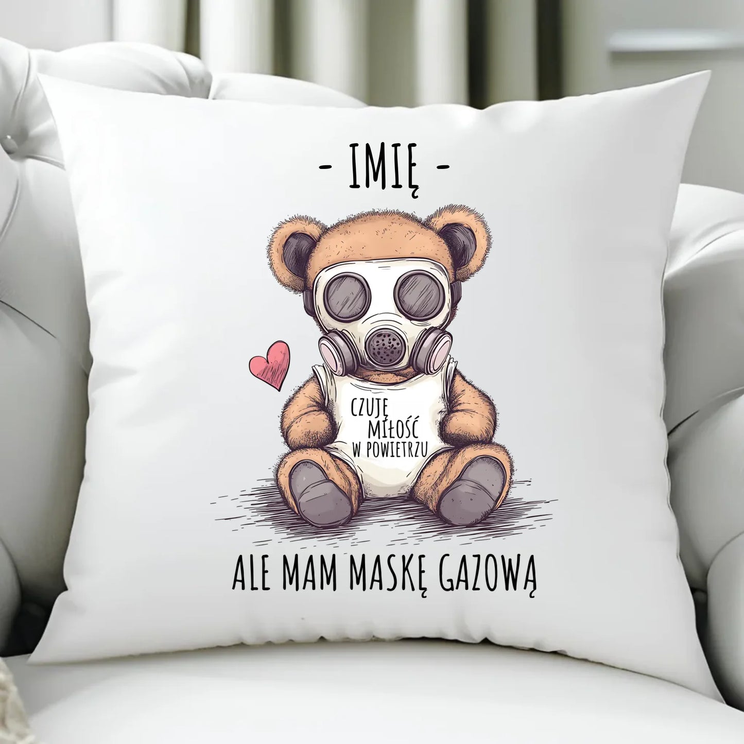 Poduszka - Miś w masce gazowej - Czuję miłość w powietrzu - personalizowana W38 - StoryCups.pl
