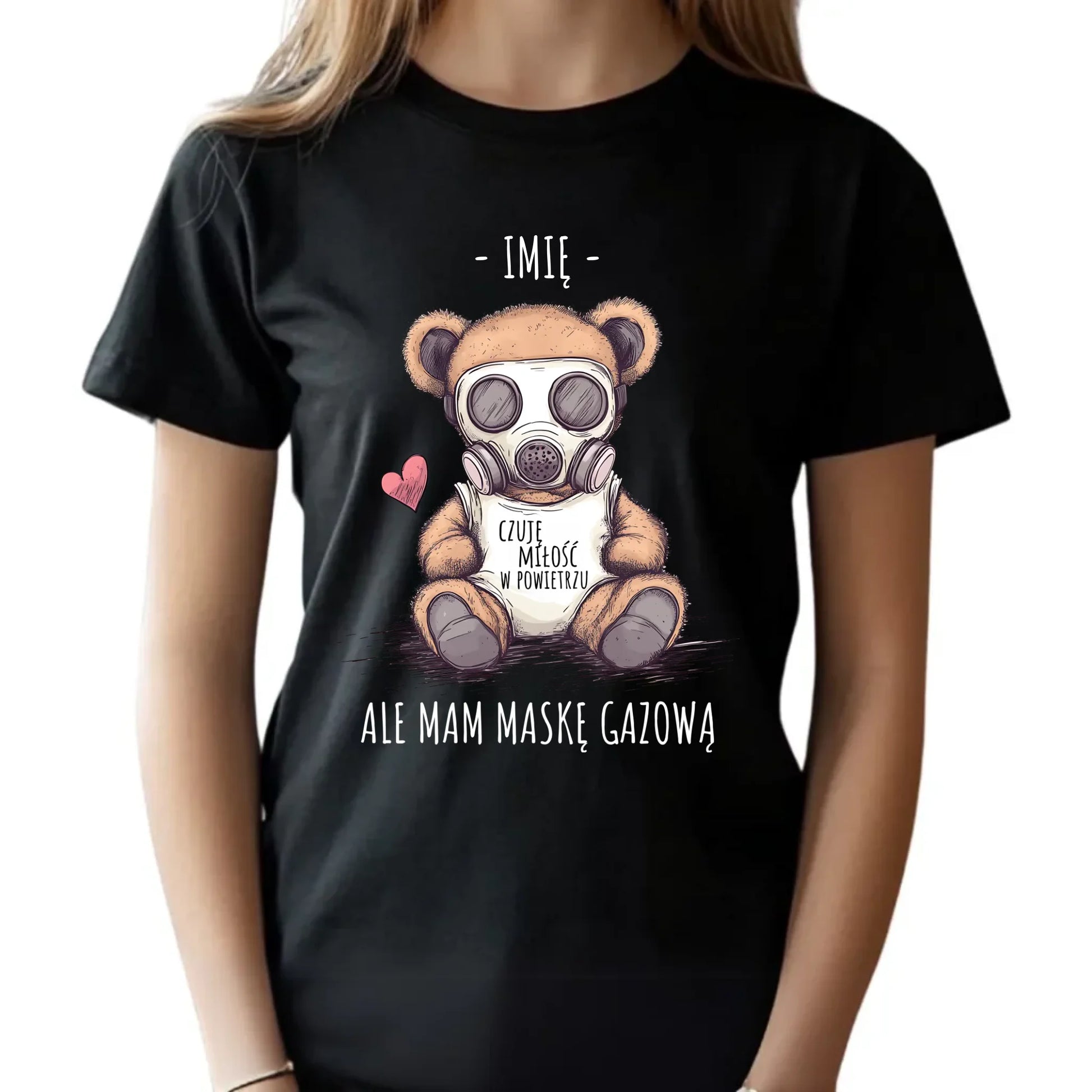 Koszulka dziecięca - Miś w masce gazowej - Czuję miłość w powietrzu - personalizowana W38 - StoryCups.pl