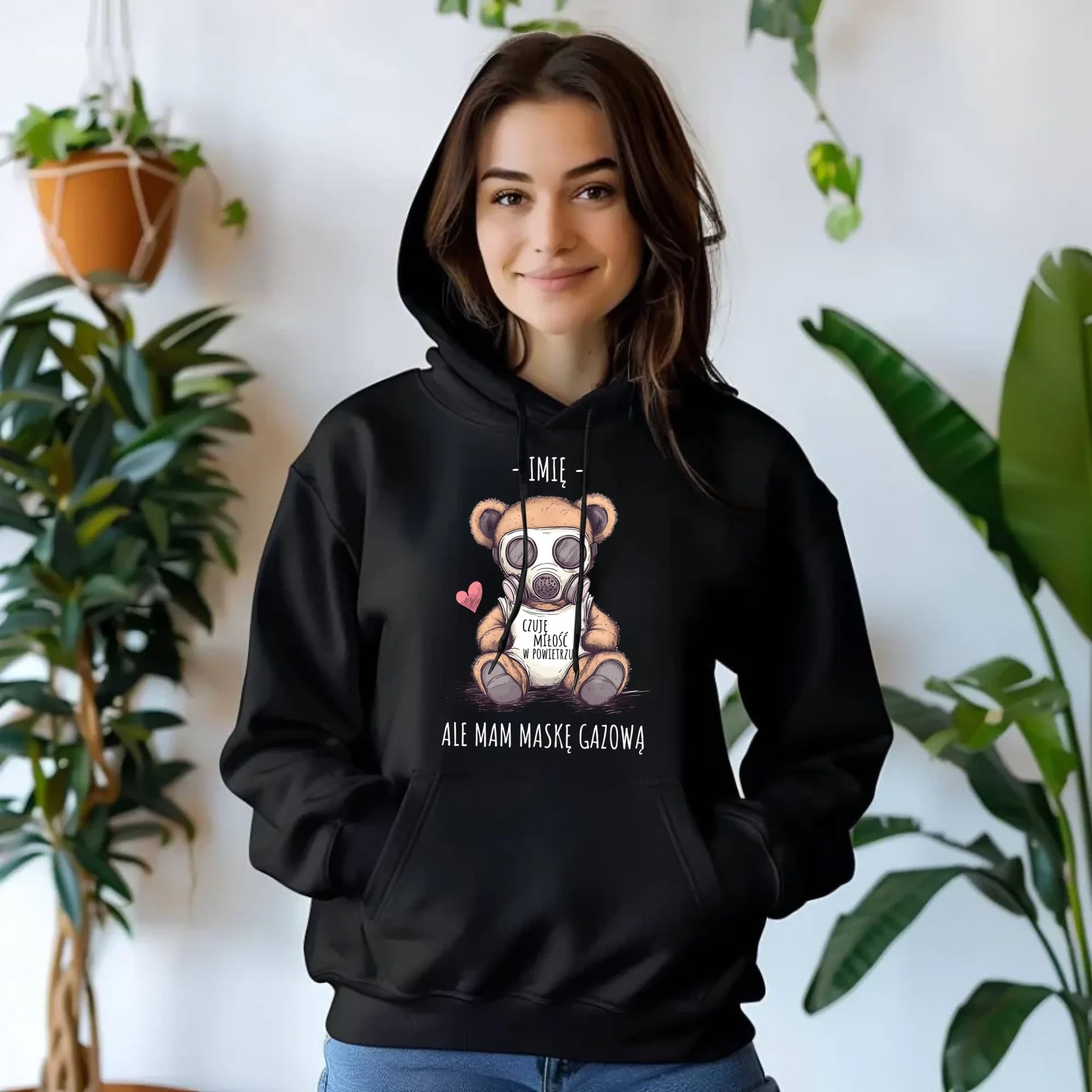 Bluza damska z kapturem - Miś w masce gazowej - Czuję miłość w powietrzu - personalizowana W38 - StoryCups.pl
