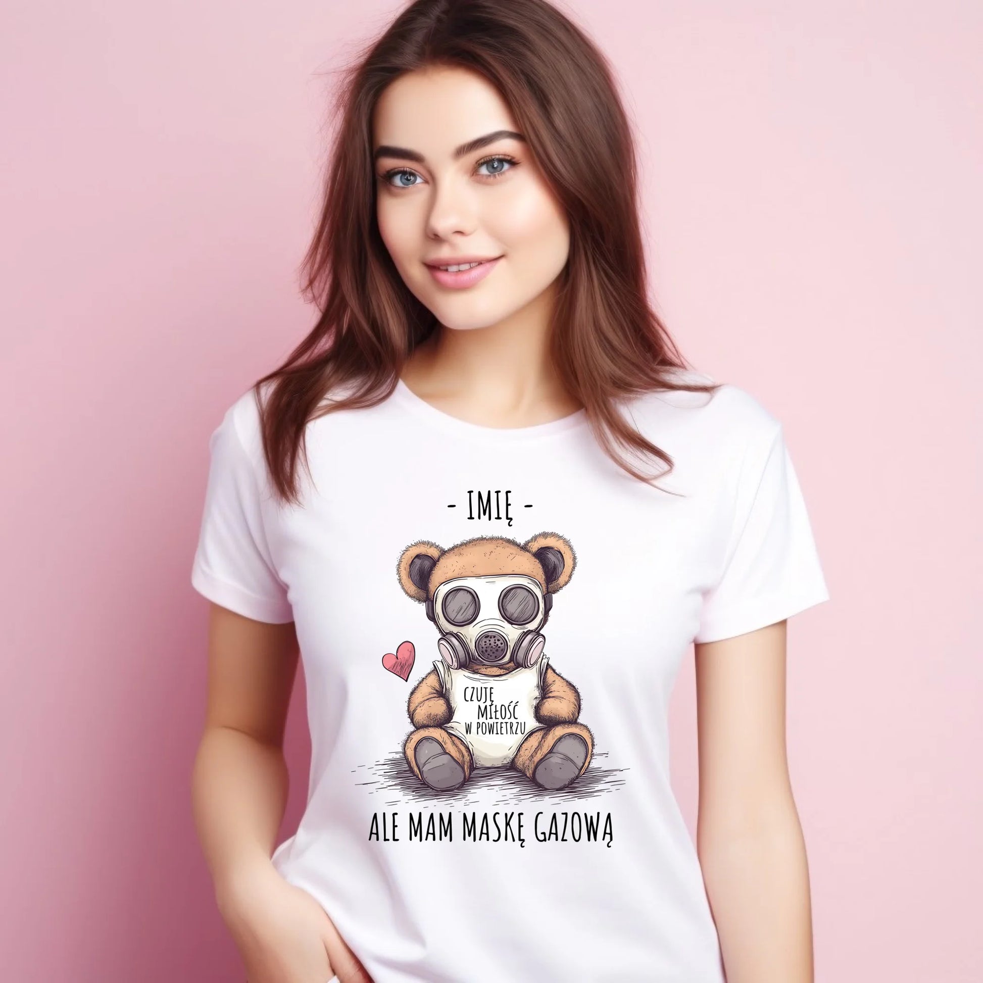 Koszulka damska - Miś w masce gazowej - Czuję miłość w powietrzu - personalizowana W38 - StoryCups.pl