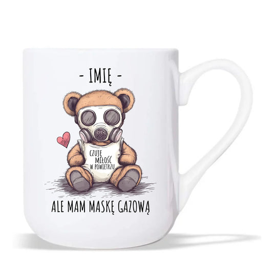 Kubek elegant - Miś w masce gazowej - Czuję miłość w powietrzu - personalizowany W38 - StoryCups.pl
