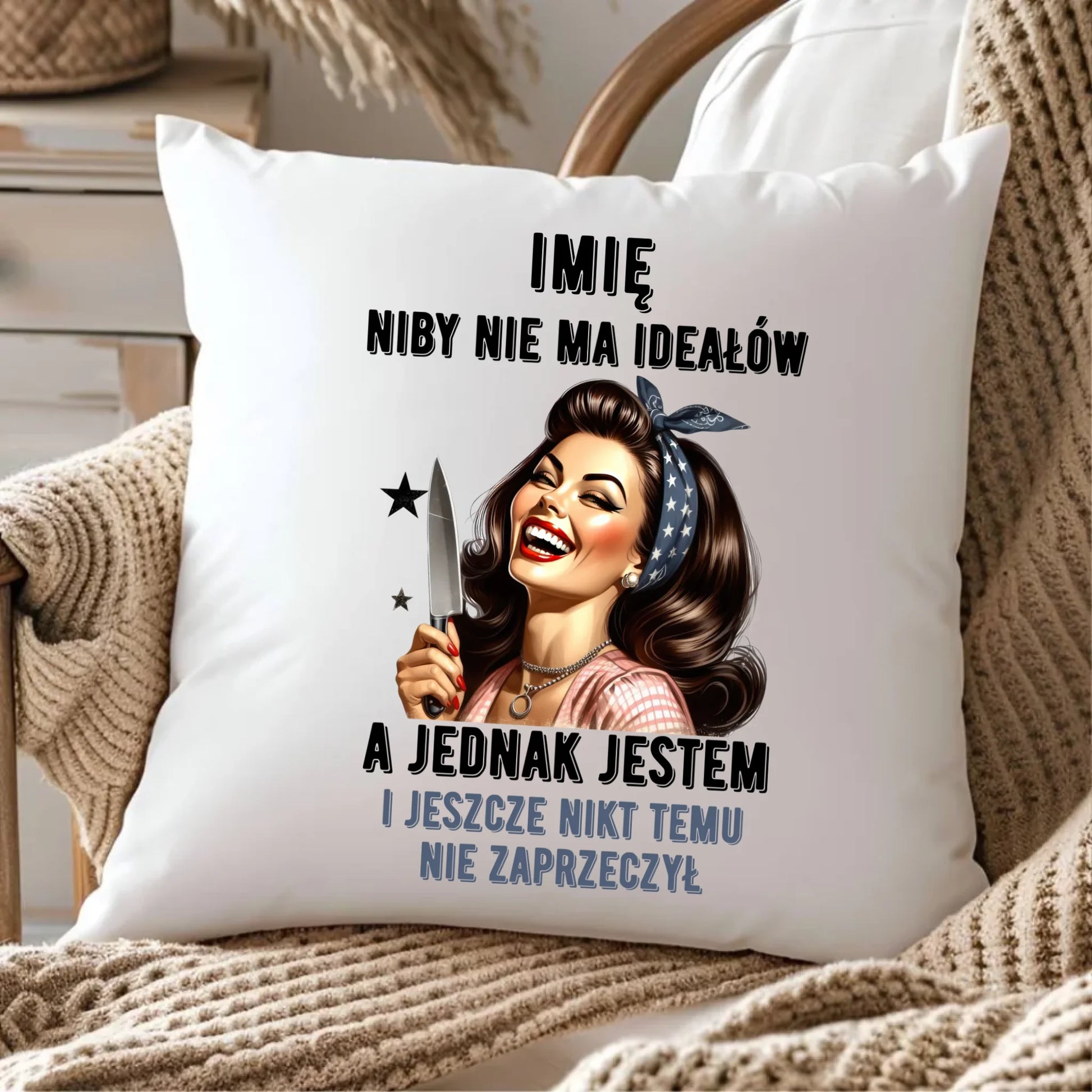 Poduszka dla niej - Niby nie ma ideałów - personalizowana DZ01 - StoryCups.pl