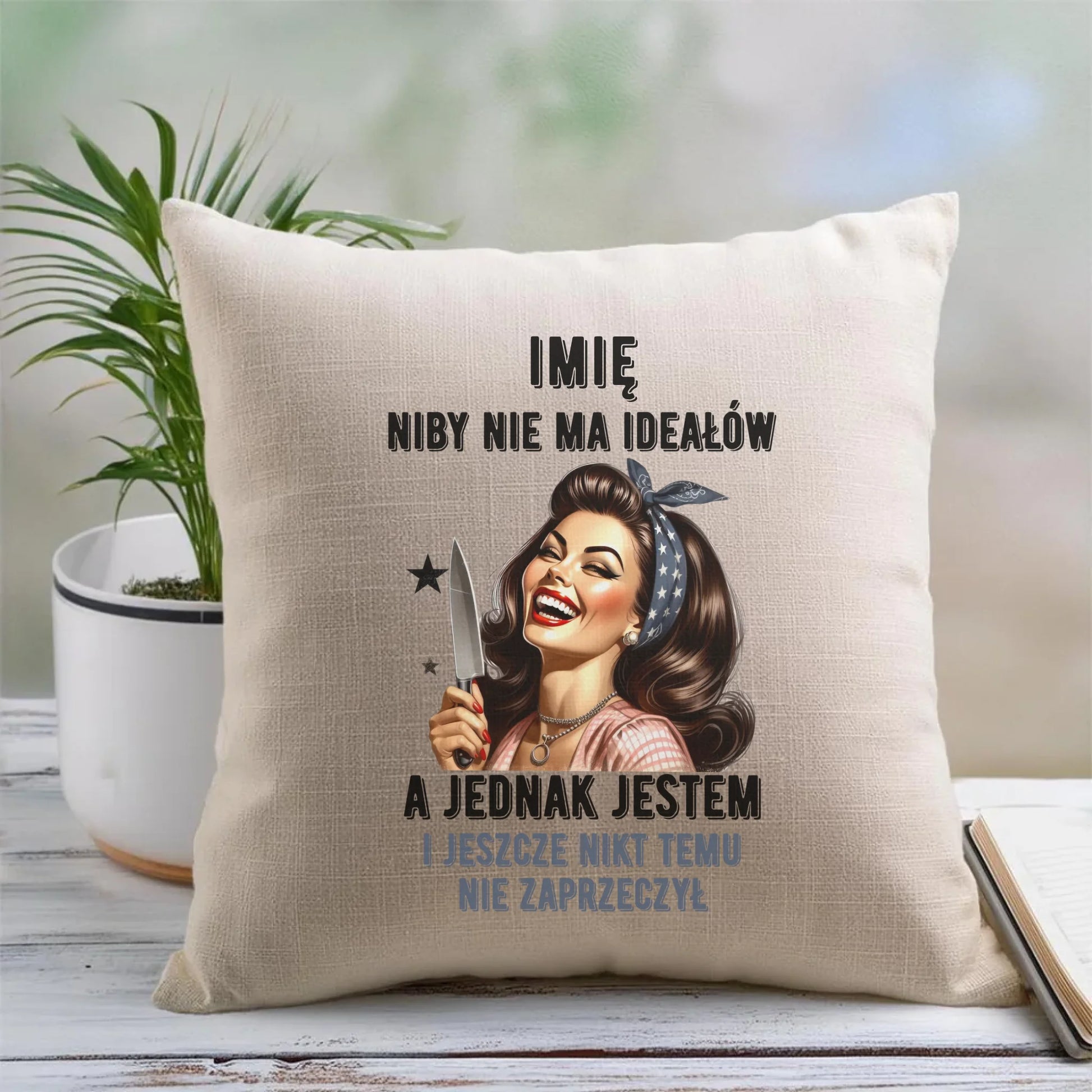 Poduszka dla niej - Niby nie ma ideałów - personalizowana DZ01 - StoryCups.pl