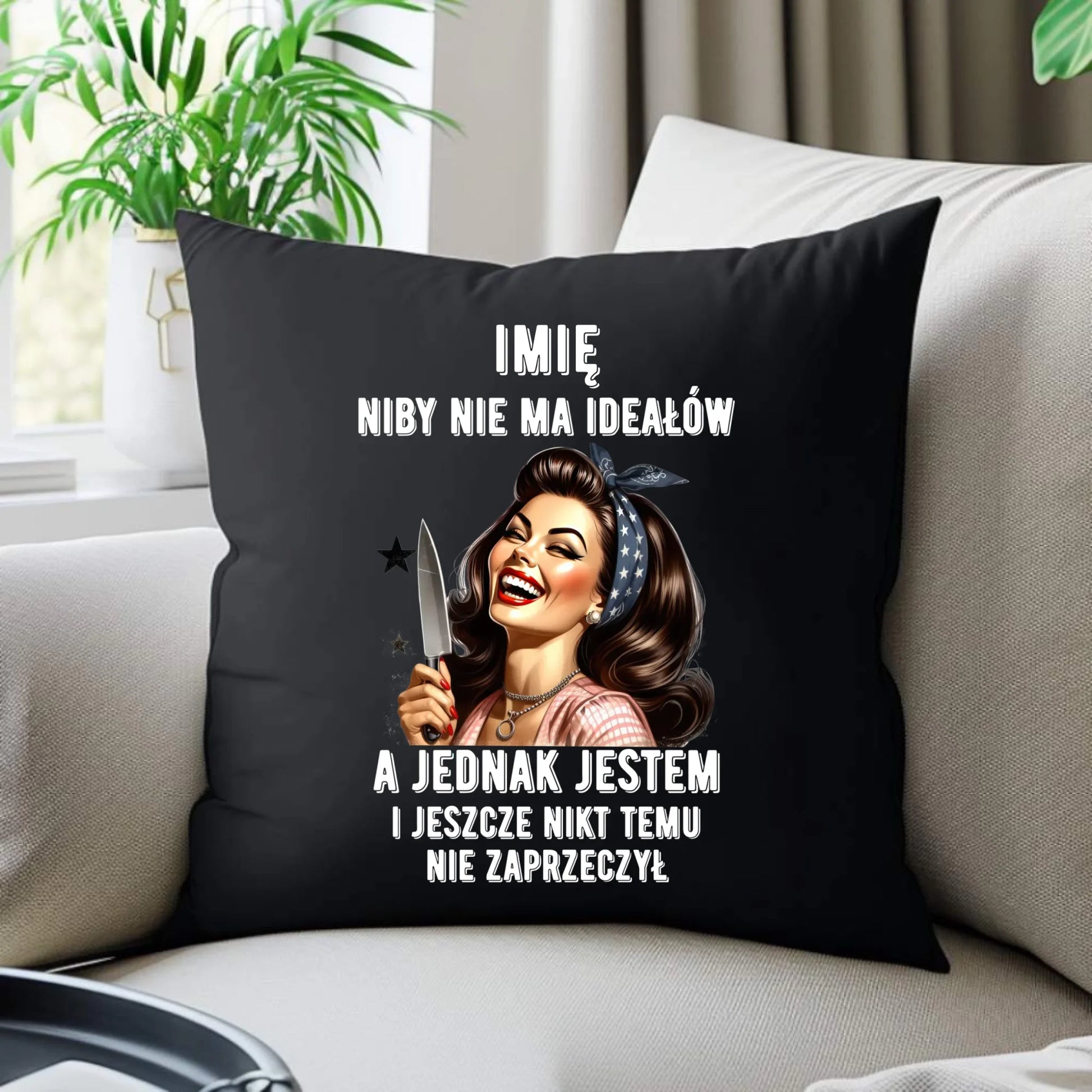 Poduszka dekoracyjna dla niej - Niby nie ma ideałów - personalizowana DZ01 - StoryCups.pl
