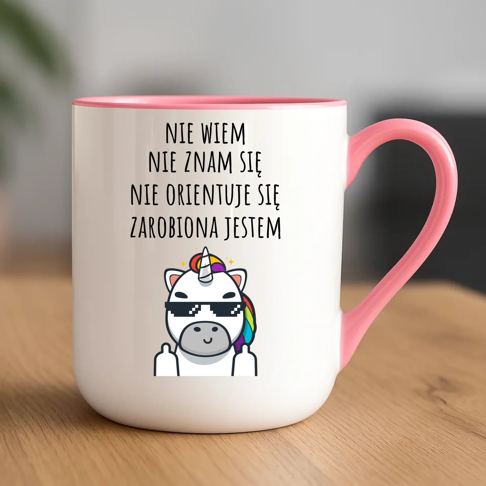 Śmieszny kubek elegant z napisem - Nie wiem, nie znam się, zarobiona jestem DZ05 - StoryCups.pl