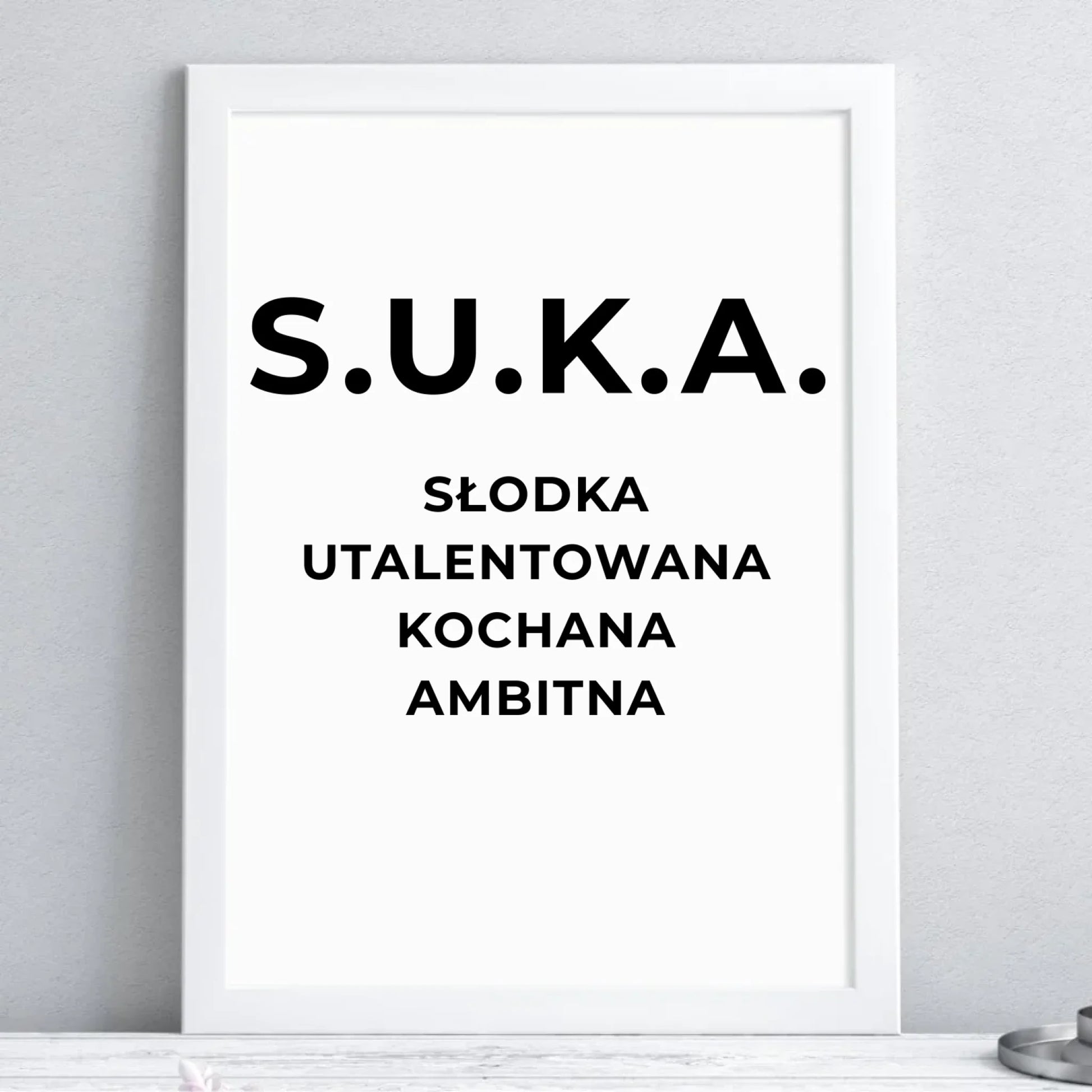 Plakat w ramie - S.U.K.A. - śmieszny prezent dla niej - bez cenzury DZ16 - StoryCups.pl