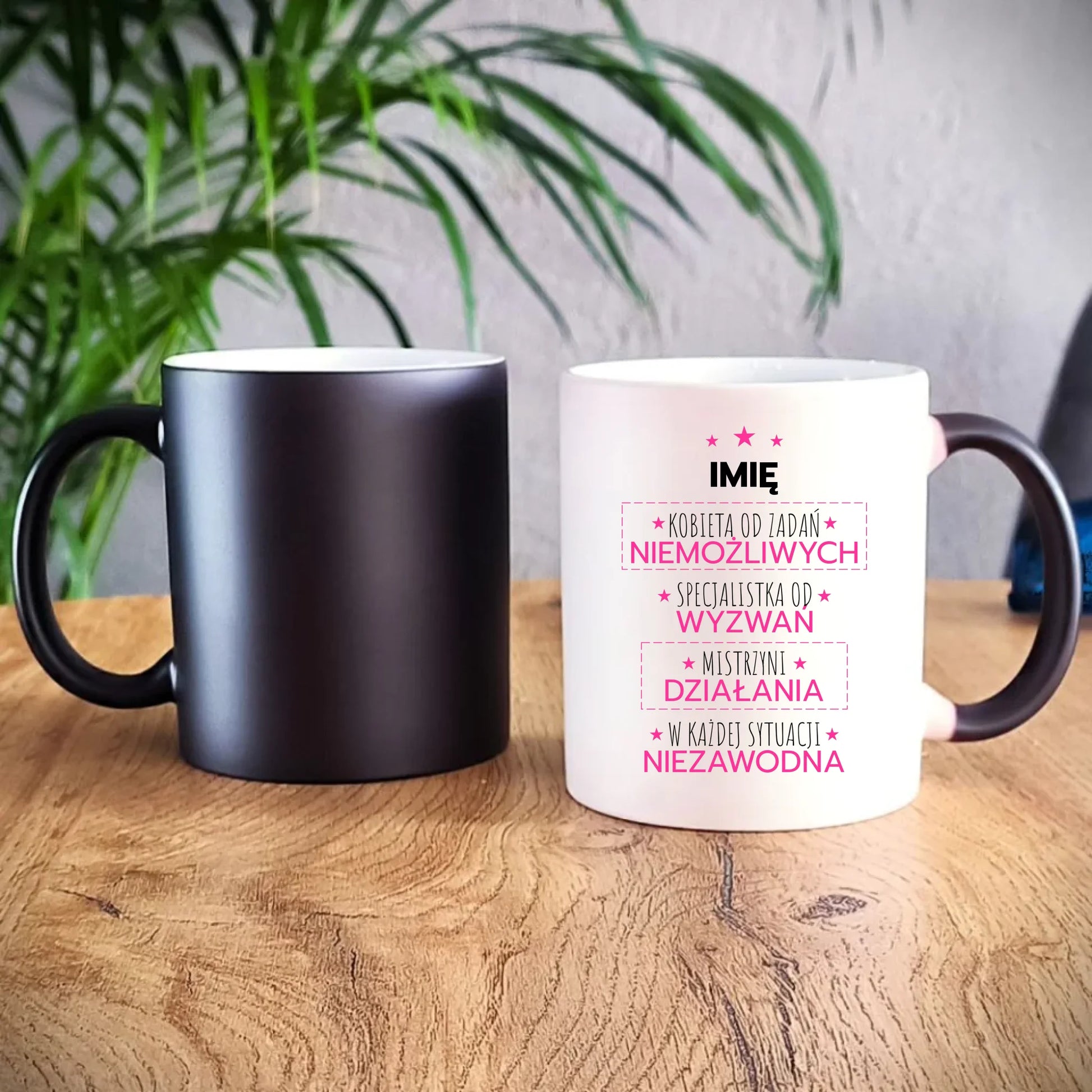 Kubek magiczny - Kobieta od zadań niemożliwych - personalizowany DZ19 - StoryCups.pl