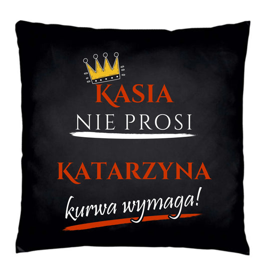 Poduszka dekoracyjna - Nie prosi, ku**a wymaga - bez cenzury - personalizowana DZ18 - StoryCups.pl