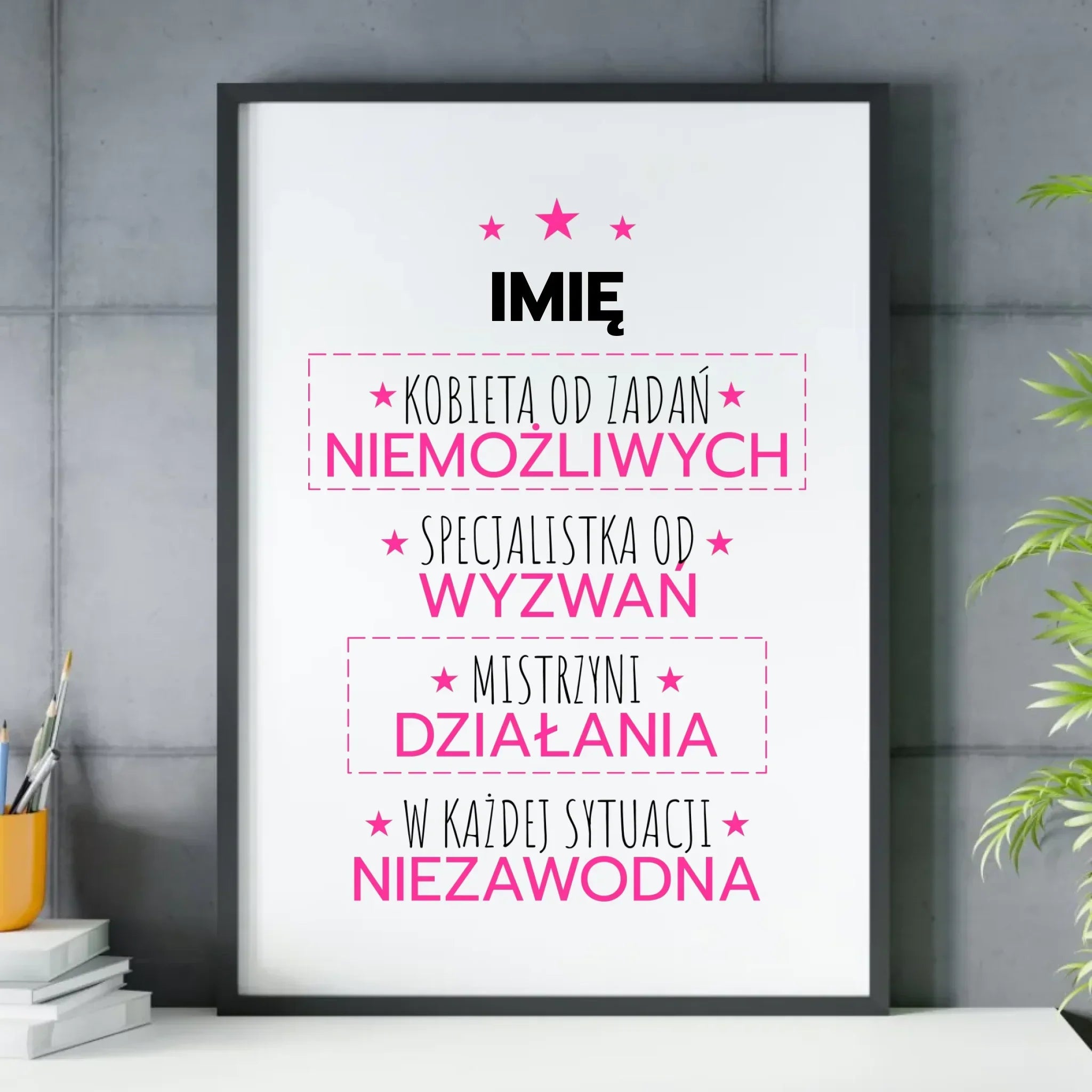 Plakat w ramie - Kobieta od zadań niemożliwych - personalizowany DZ19 - StoryCups.pl
