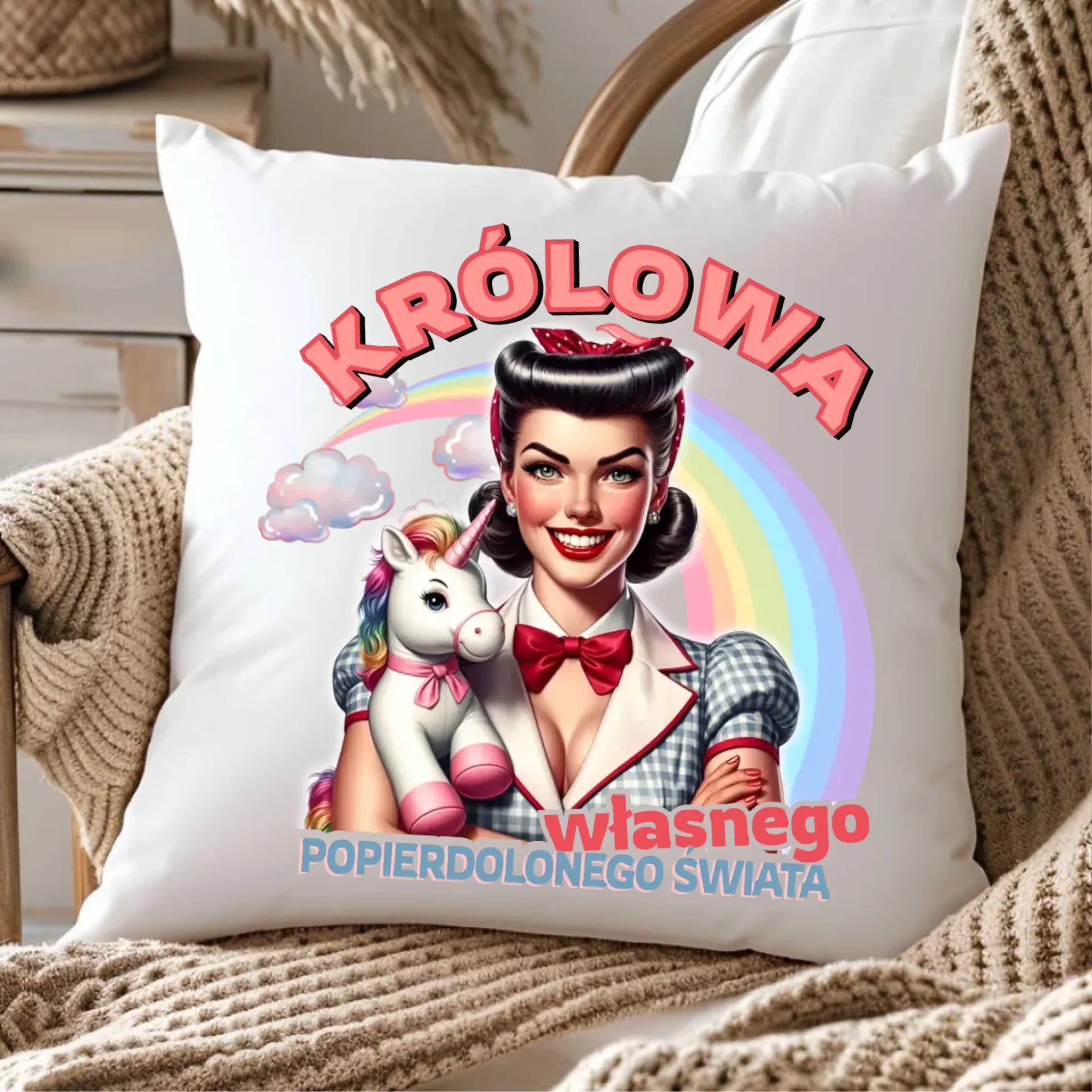 Śmieszna poduszka retro – Królowa własnego popierd*onego świata - bez cenzury DZ08 - StoryCups.pl