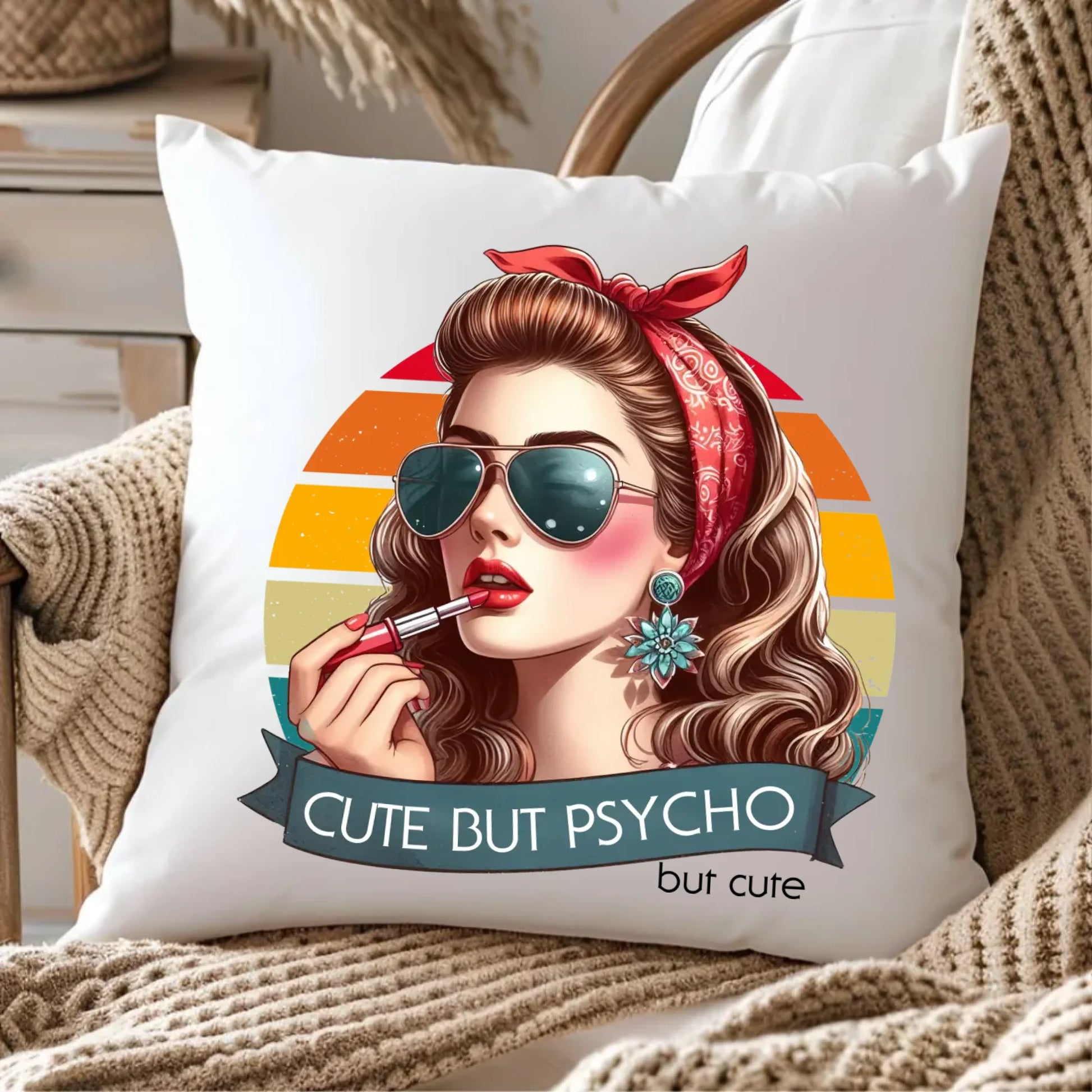 Poduszka – Cute but psycho - w stylu retro DZ09 - StoryCups.pl