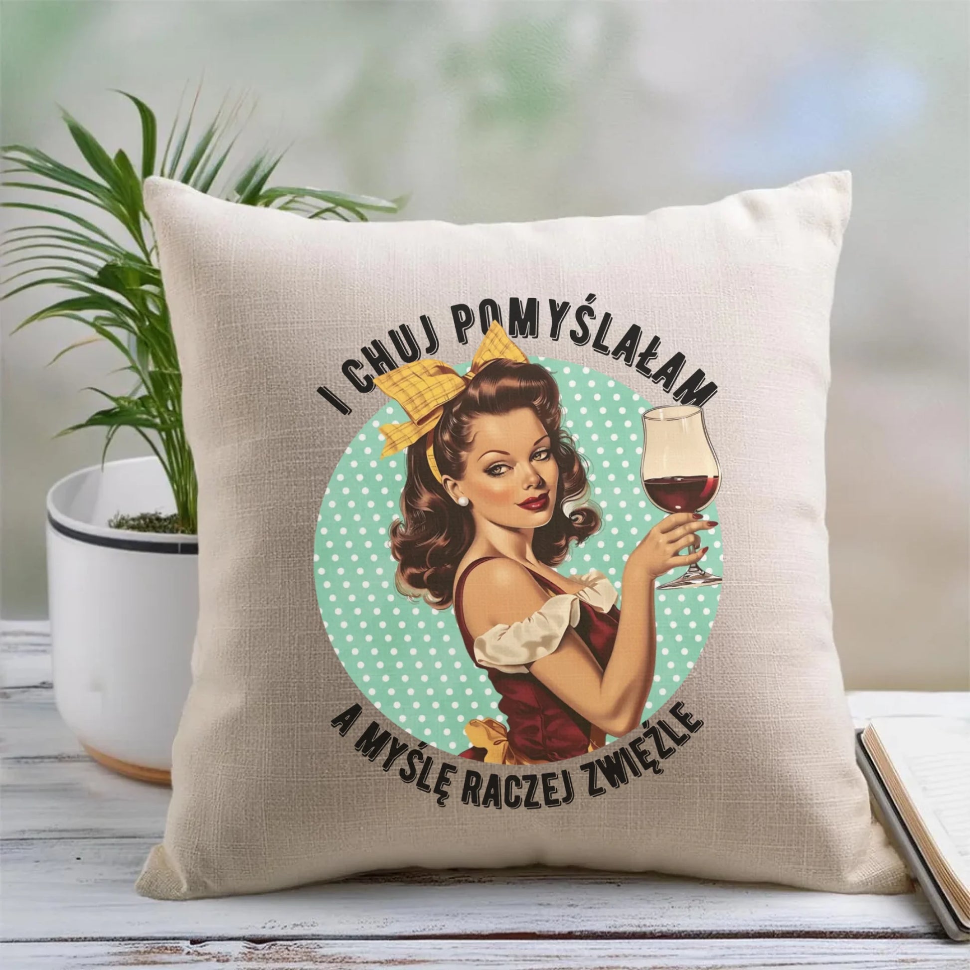 Śmieszna poduszka retro - I ch*j pomyślałam, a myślę raczej zwięźle – bez cenzury DZ13 - StoryCups.pl