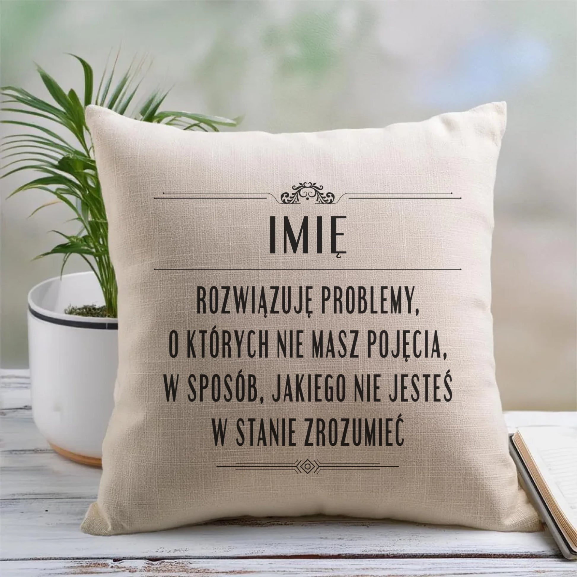 Poduszka - Rozwiązuję problemy, o których nie masz pojęcia - personalizowana DZ20 - StoryCups.pl