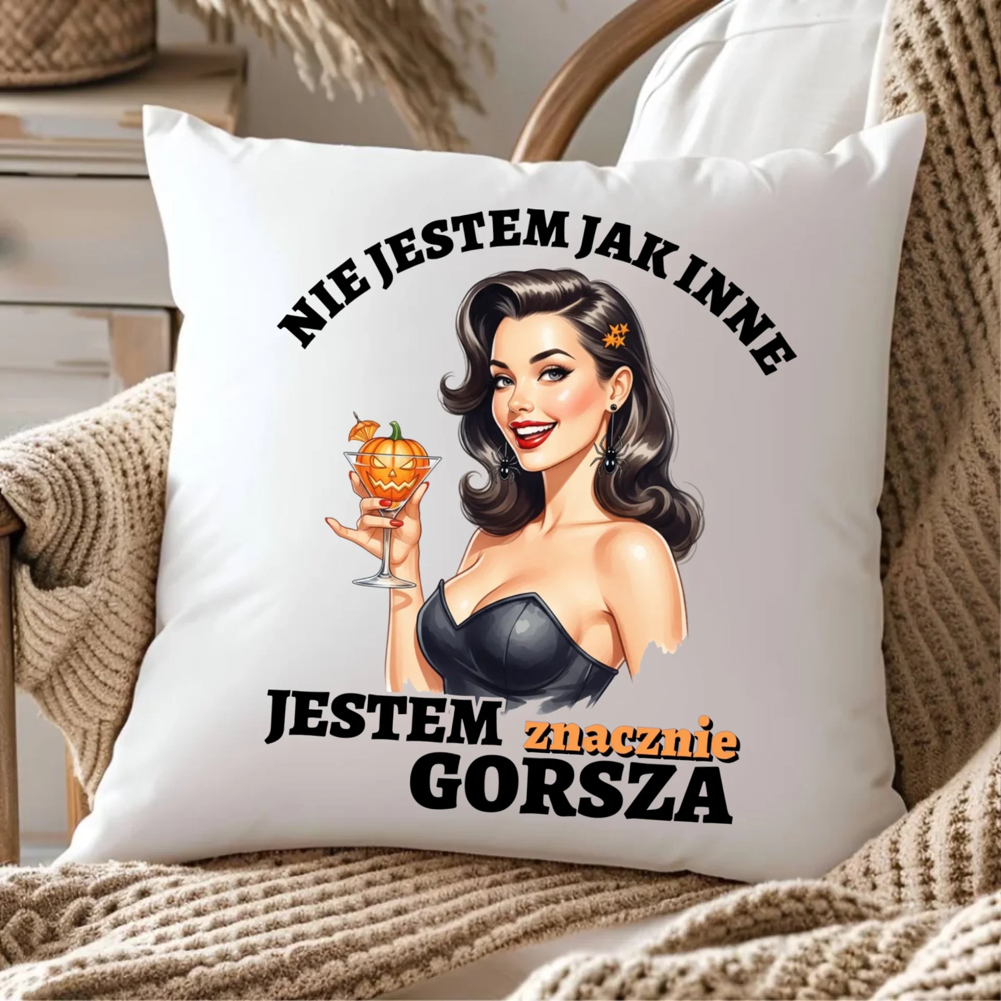 Poduszka halloweenowa - Nie jestem jak inne HL24 - StoryCups.pl