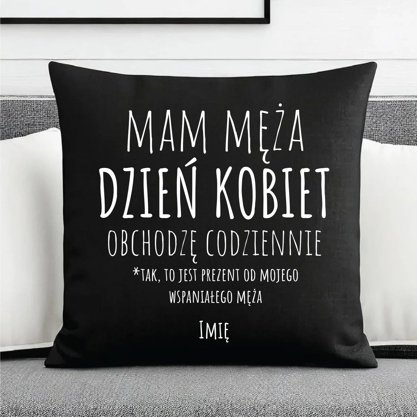 Poduszka dekoracyjna - prezent dla żony - Mam męża Dzień Kobiet obchodzę codziennie - personalizowana Ż01