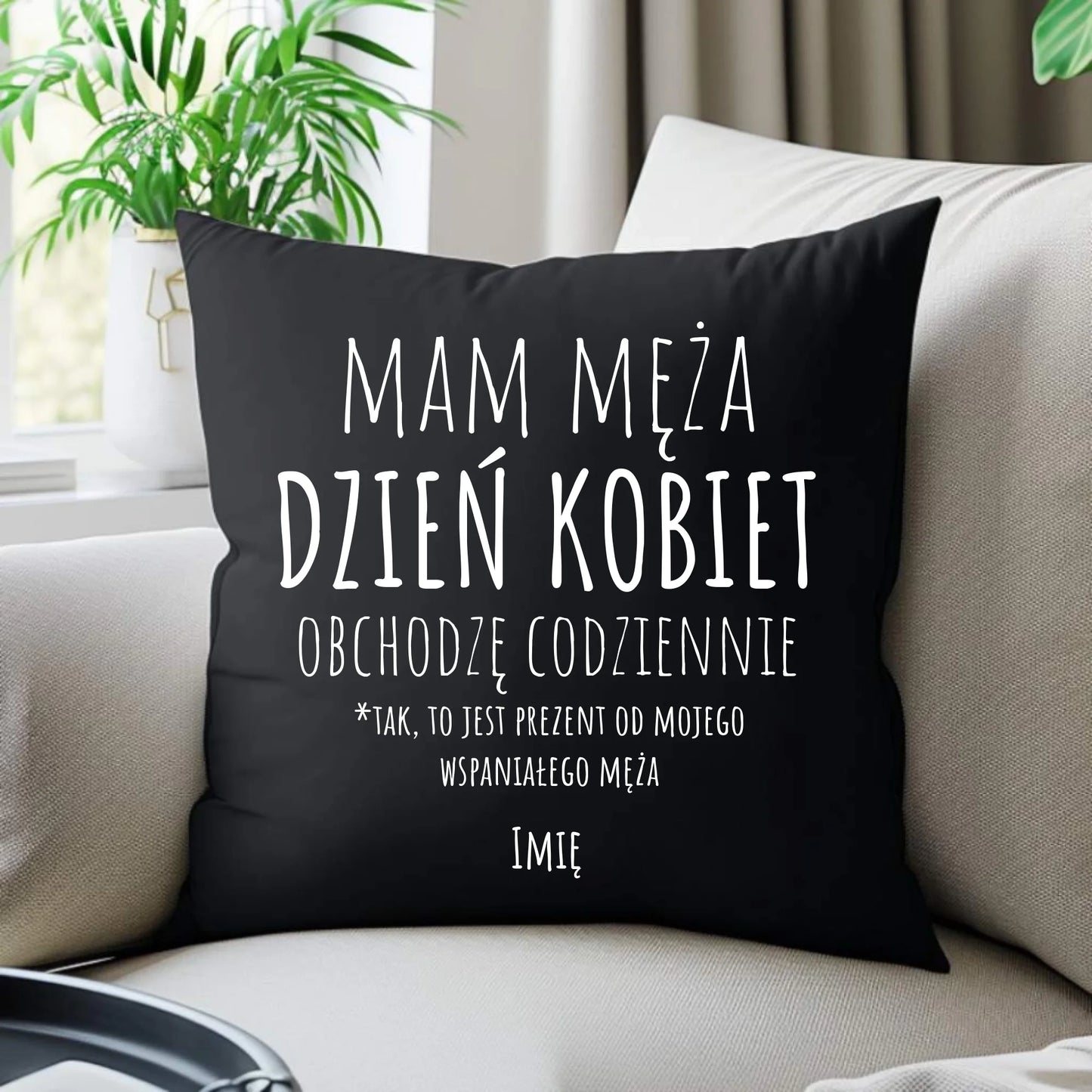 Poduszka dekoracyjna - prezent dla żony - Mam męża Dzień Kobiet obchodzę codziennie - personalizowana Ż01