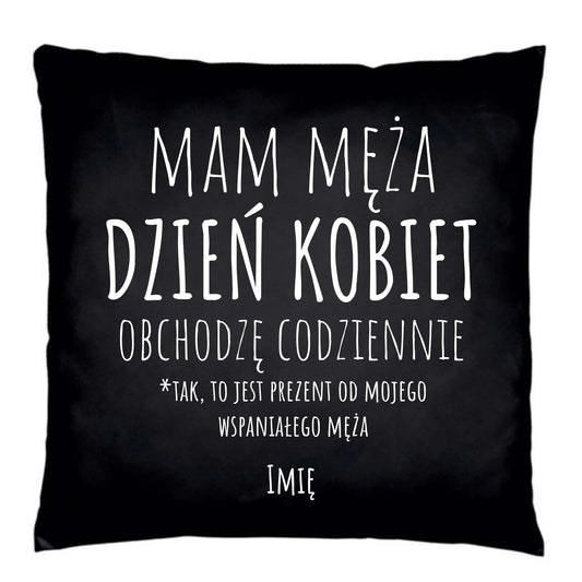 Poduszka dekoracyjna - prezent dla żony - Mam męża Dzień Kobiet obchodzę codziennie - personalizowana Ż01