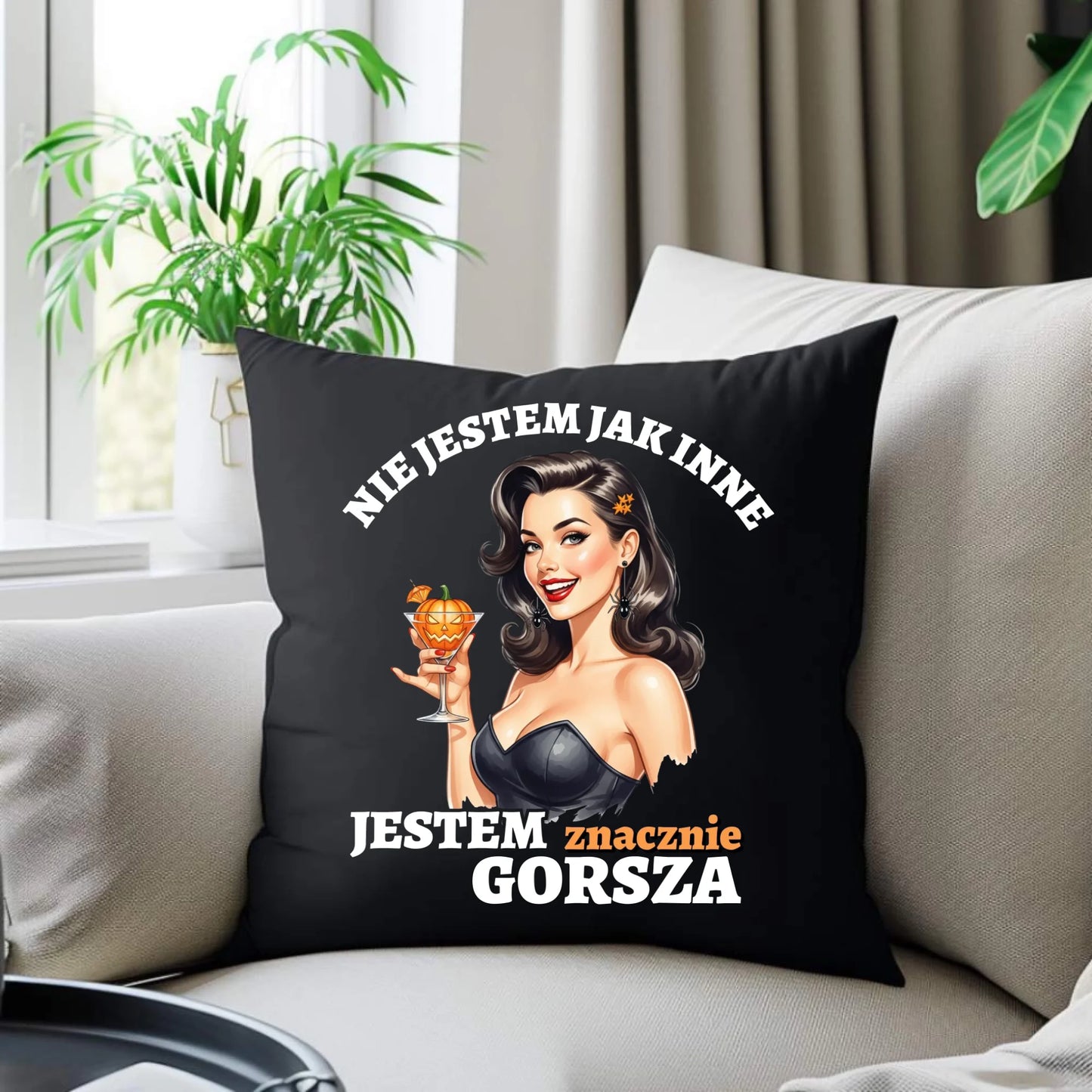 Poduszka dekoracyjna halloweenowa - Nie jestem jak inne HL24 - StoryCups.pl