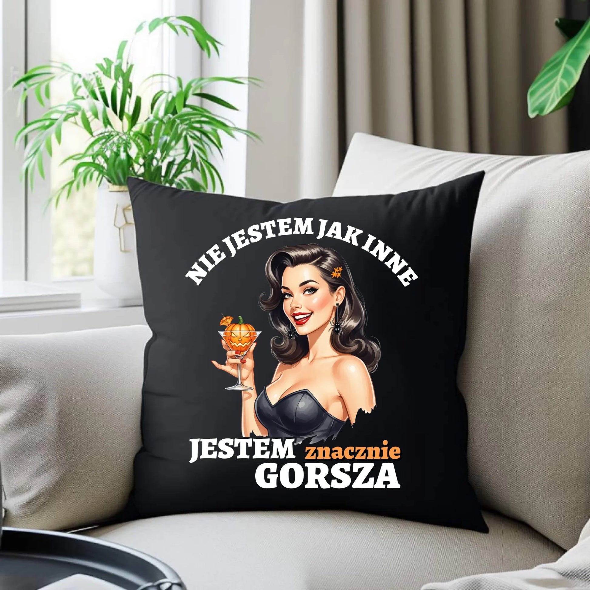 Poduszka dekoracyjna halloweenowa - Nie jestem jak inne HL24 - StoryCups.pl