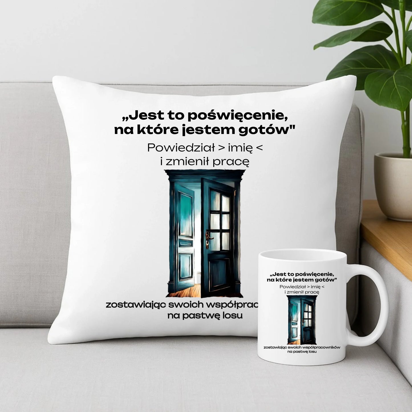 Zestaw poduszka i kubek na odejście z pracy - Poświęcenie, na które jestem gotów - personalizowany OP02 - StoryCups.pl