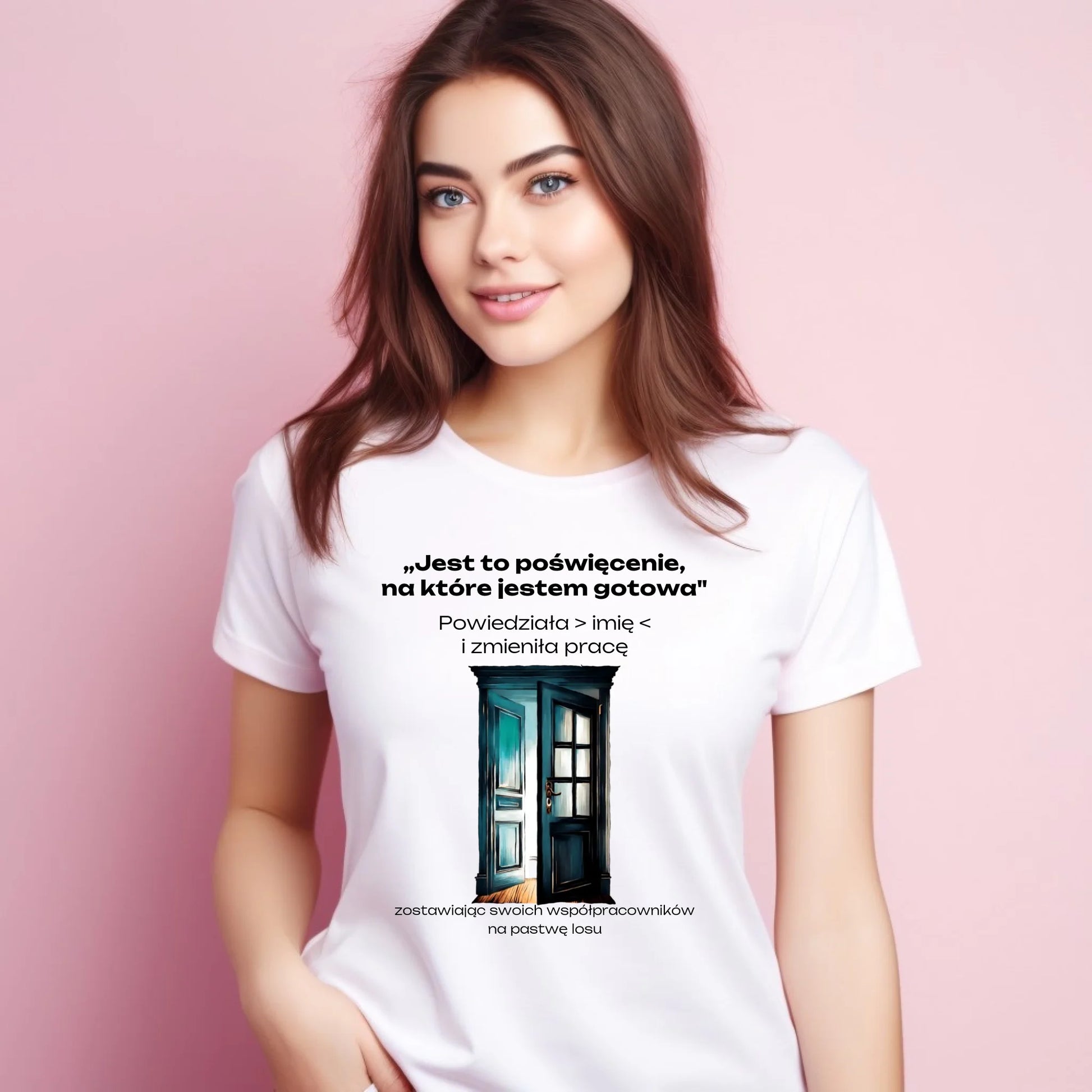 Koszulka damska na odejście z pracy - Poświęcenie, na które jestem gotowa - personalizowana OP02 - StoryCups.pl