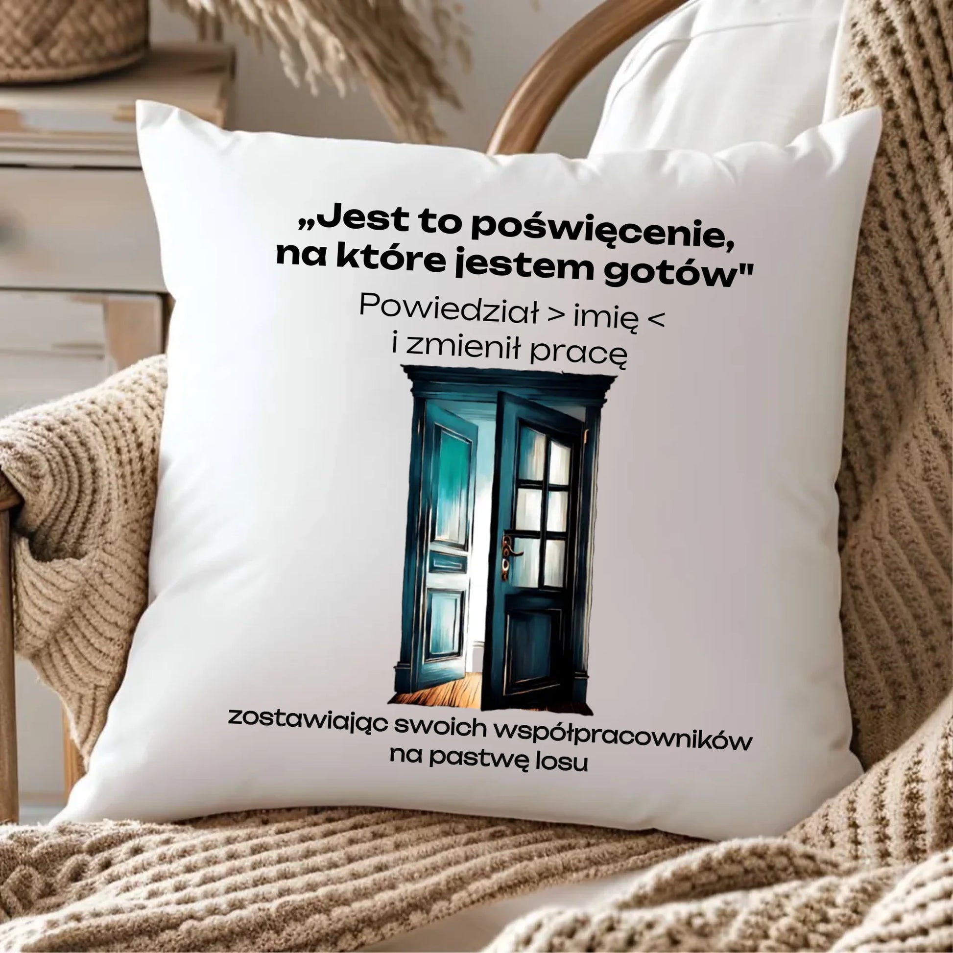 Poduszka na odejście z pracy - Poświęcenie, na które jestem gotów - personalizowana OP02 - StoryCups.pl