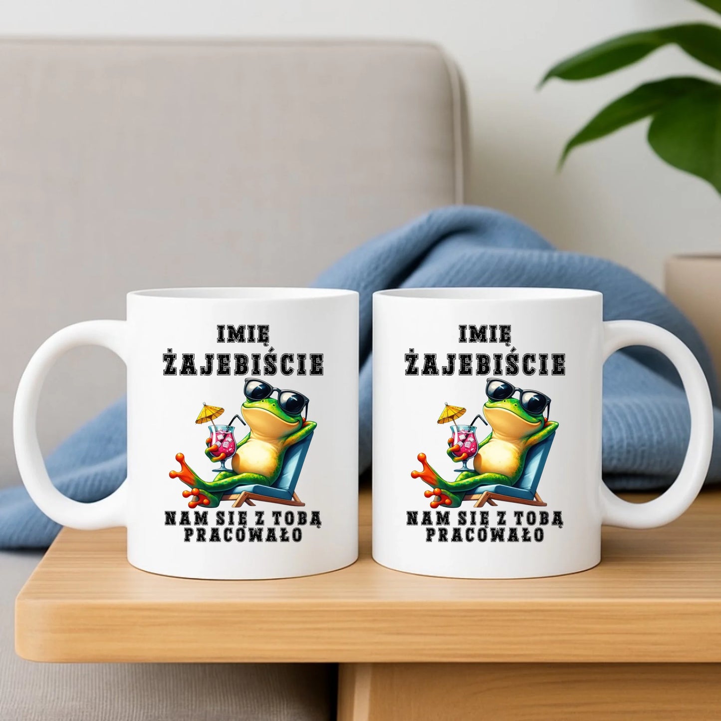 Zestaw poduszka i kubek na odejście z pracy - Żajebiście nam się z Tobą pracowało - personalizowany OP09 - StoryCups.pl
