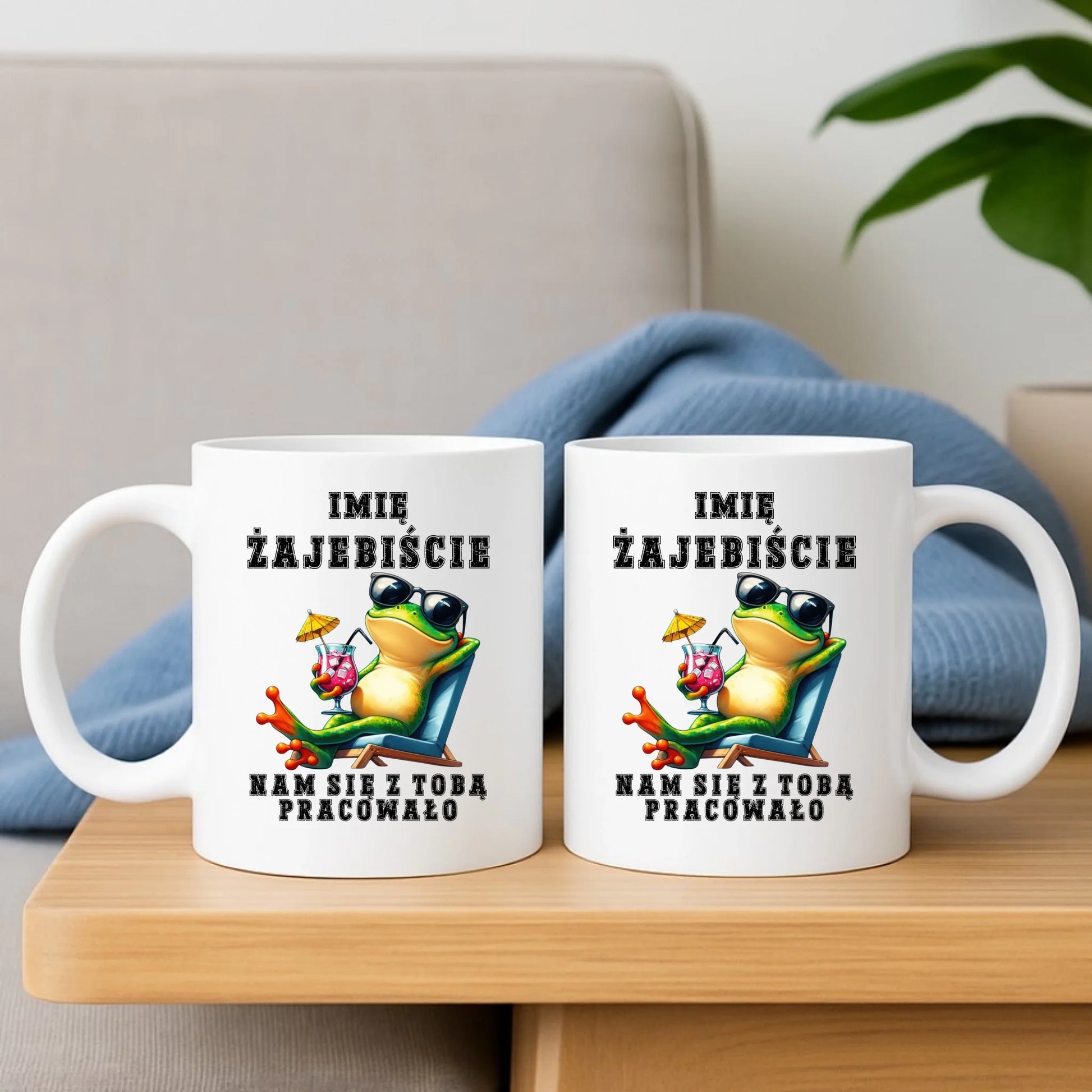 Zestaw poduszka i kubek na odejście z pracy - Żajebiście nam się z Tobą pracowało - personalizowany OP09 - StoryCups.pl