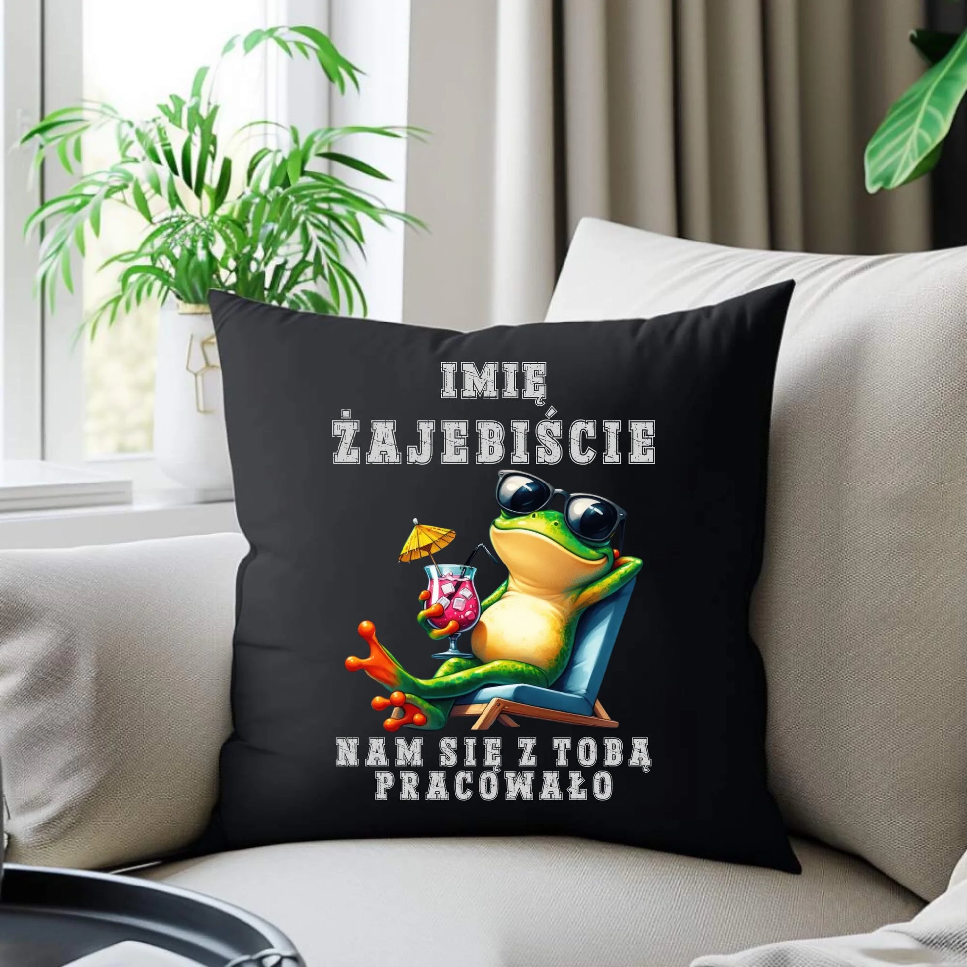 Poduszka dekoracyjna na odejście z pracy - Żajebiście nam się z Tobą pracowało - personalizowana OP09 - StoryCups.pl