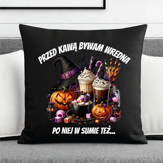 Poduszka dekoracyjna Halloween – Przed kawą bywam wredna, po niej w sumie też HL30 - StoryCups.pl