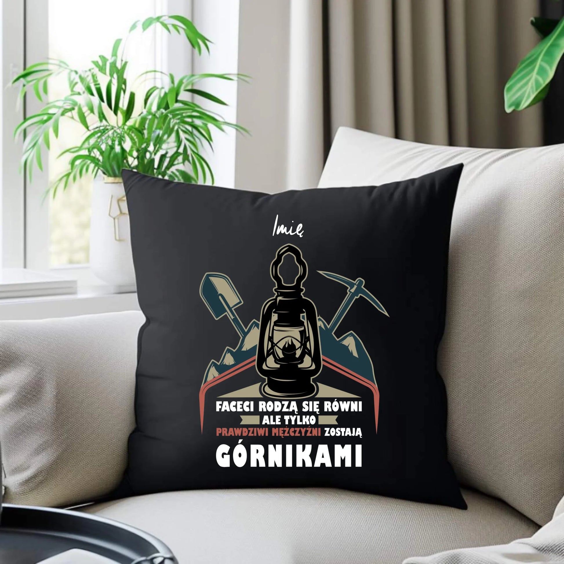Poduszka dekoracyjna - prezent dla górnika - Prawdziwi mężczyźni zostają górnikami - personalizowana G08 - StoryCups.pl