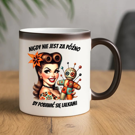 Kubek magiczny dla niej - Laleczka Voodoo retro DZ21 - StoryCups.pl