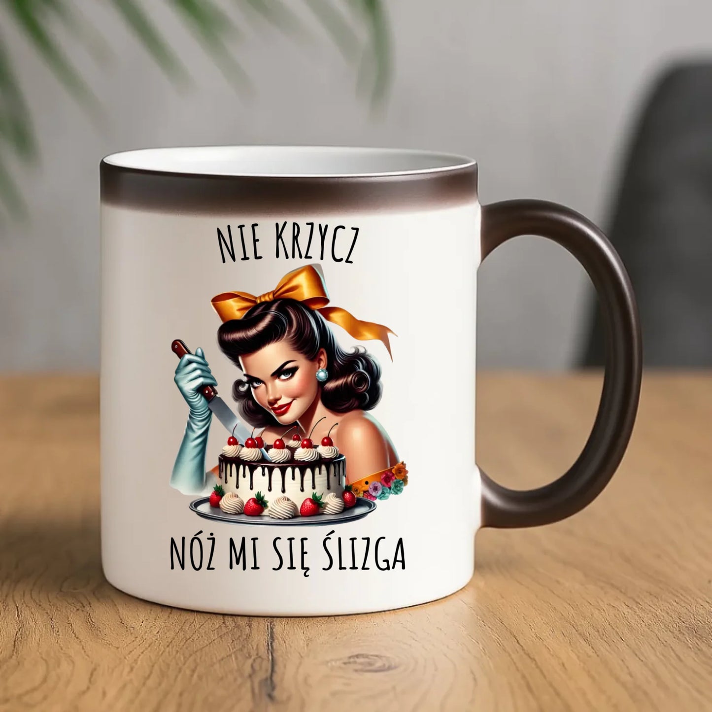 Kubek magiczny dla niej - Nie krzycz, nóż mi się ślizga - Czarny humor DZ22 - StoryCups.pl