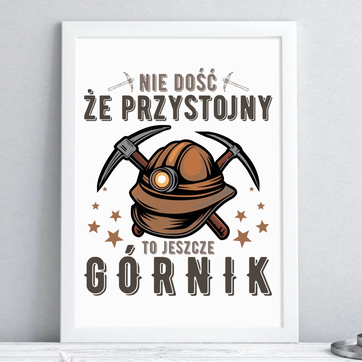 Plakat w ramie - prezent dla górnika - Nie dość, że przystojny to jeszcze górnik G16 - StoryCups.pl