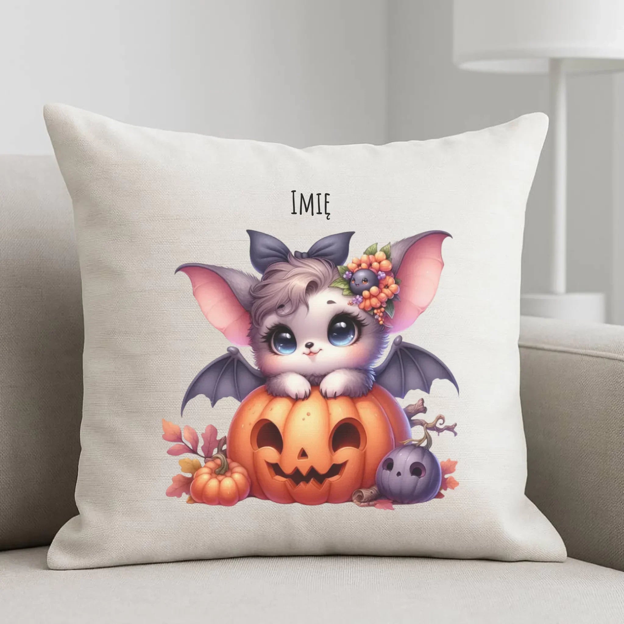 Poduszka halloweenowa - Uroczy nietoperz z dynią - personalizowana HL08 - StoryCups.pl