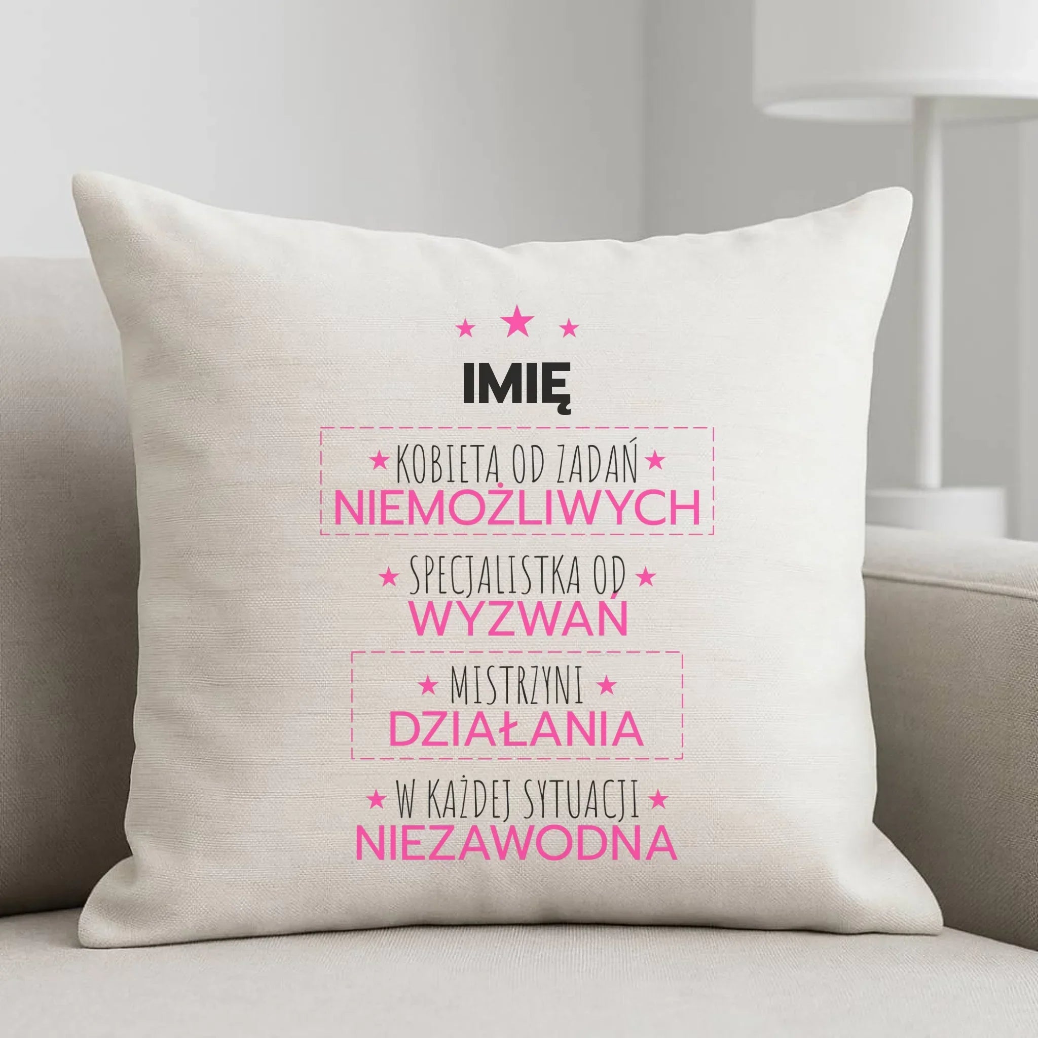 Poduszka - Kobieta od zadań niemożliwych - personalizowana DZ19 - StoryCups.pl