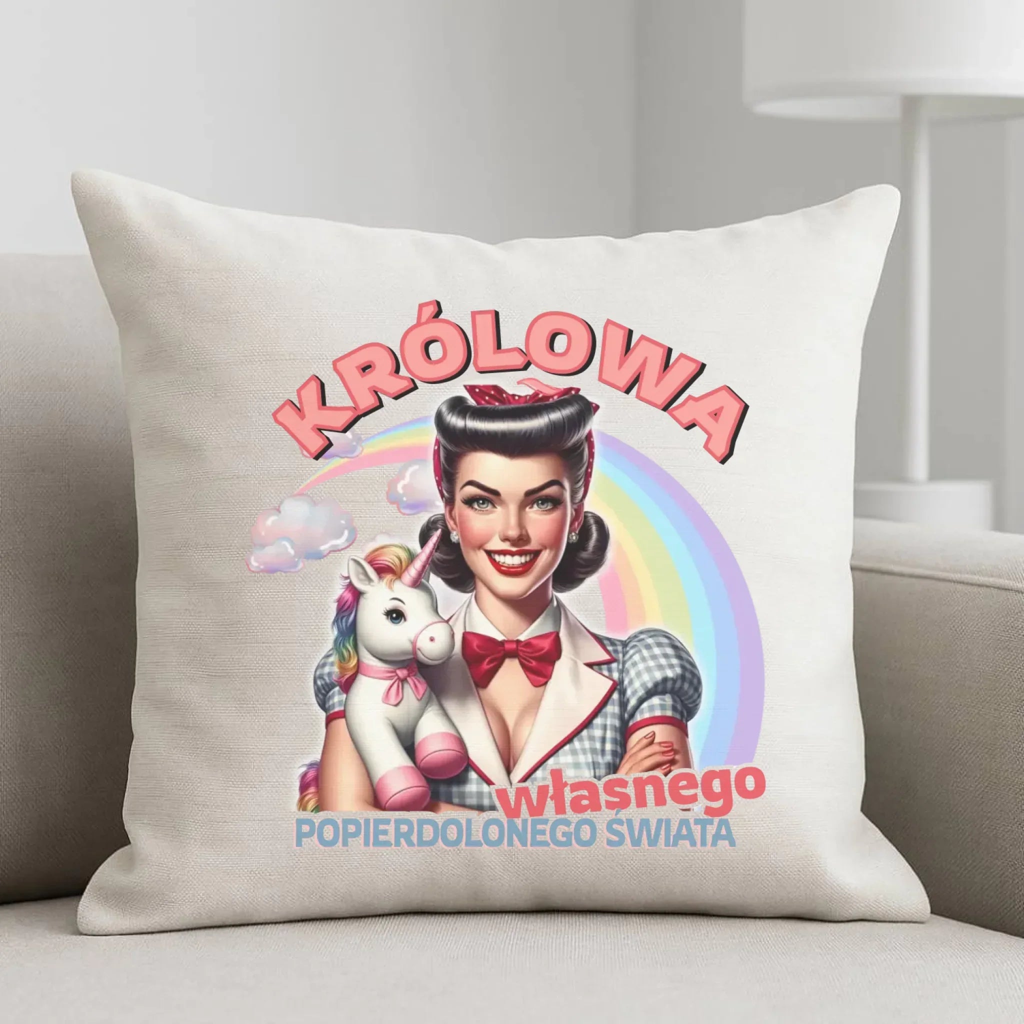 Śmieszna poduszka retro – Królowa własnego popierd*onego świata - bez cenzury DZ08 - StoryCups.pl