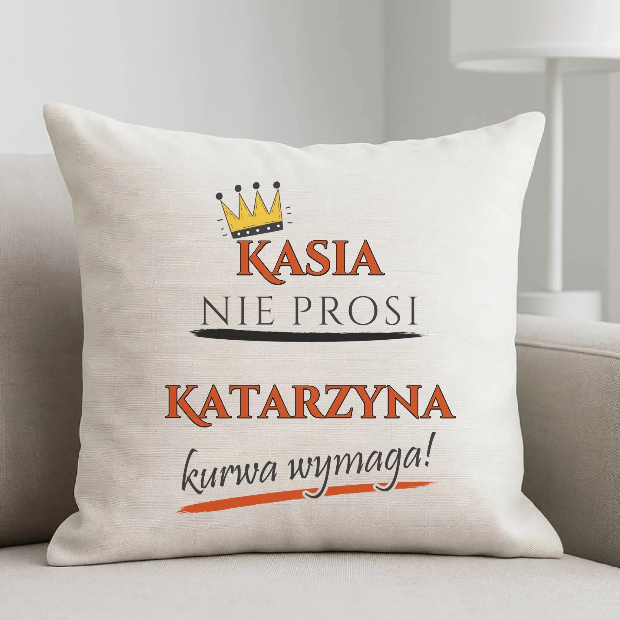 Poduszka - Nie prosi, ku**a wymaga - bez cenzury - personalizowana DZ18 - StoryCups.pl