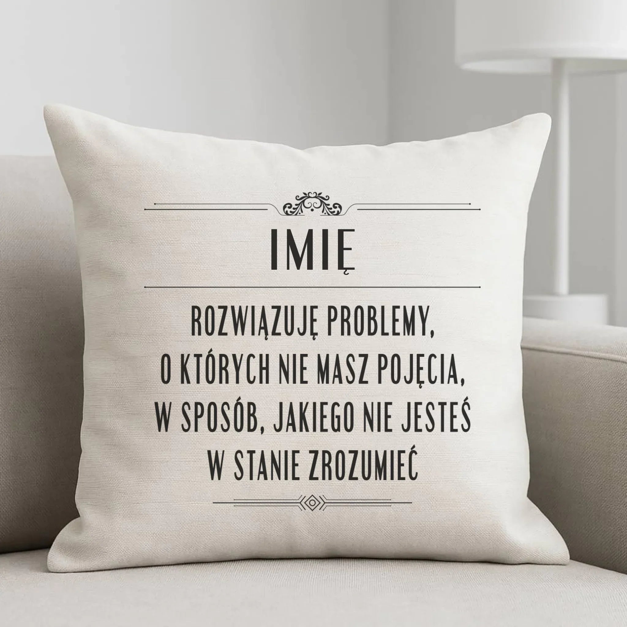 Poduszka - Rozwiązuję problemy, o których nie masz pojęcia - personalizowana DZ20 - StoryCups.pl