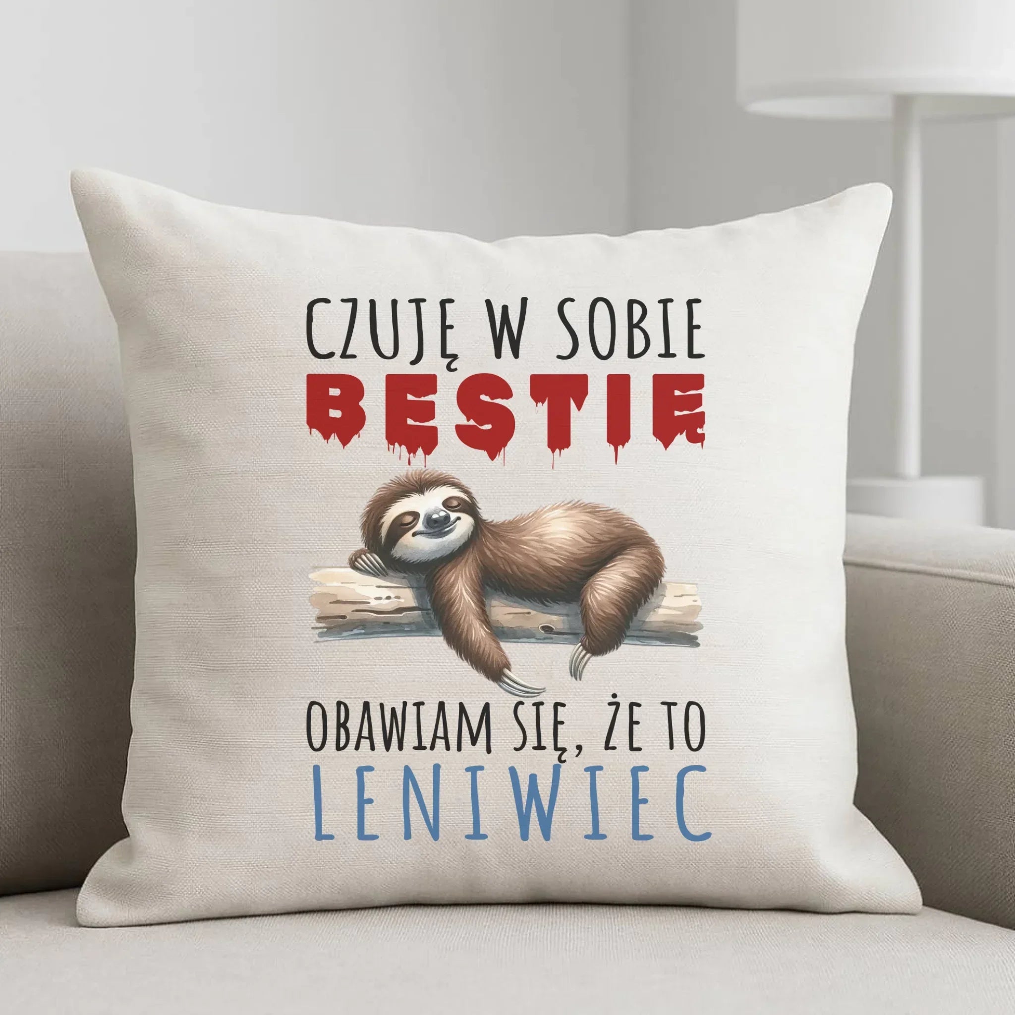 Poduszka – Czuję w sobie bestię, obawiam się że to leniwiec – prezent DCH26 - StoryCups.pl