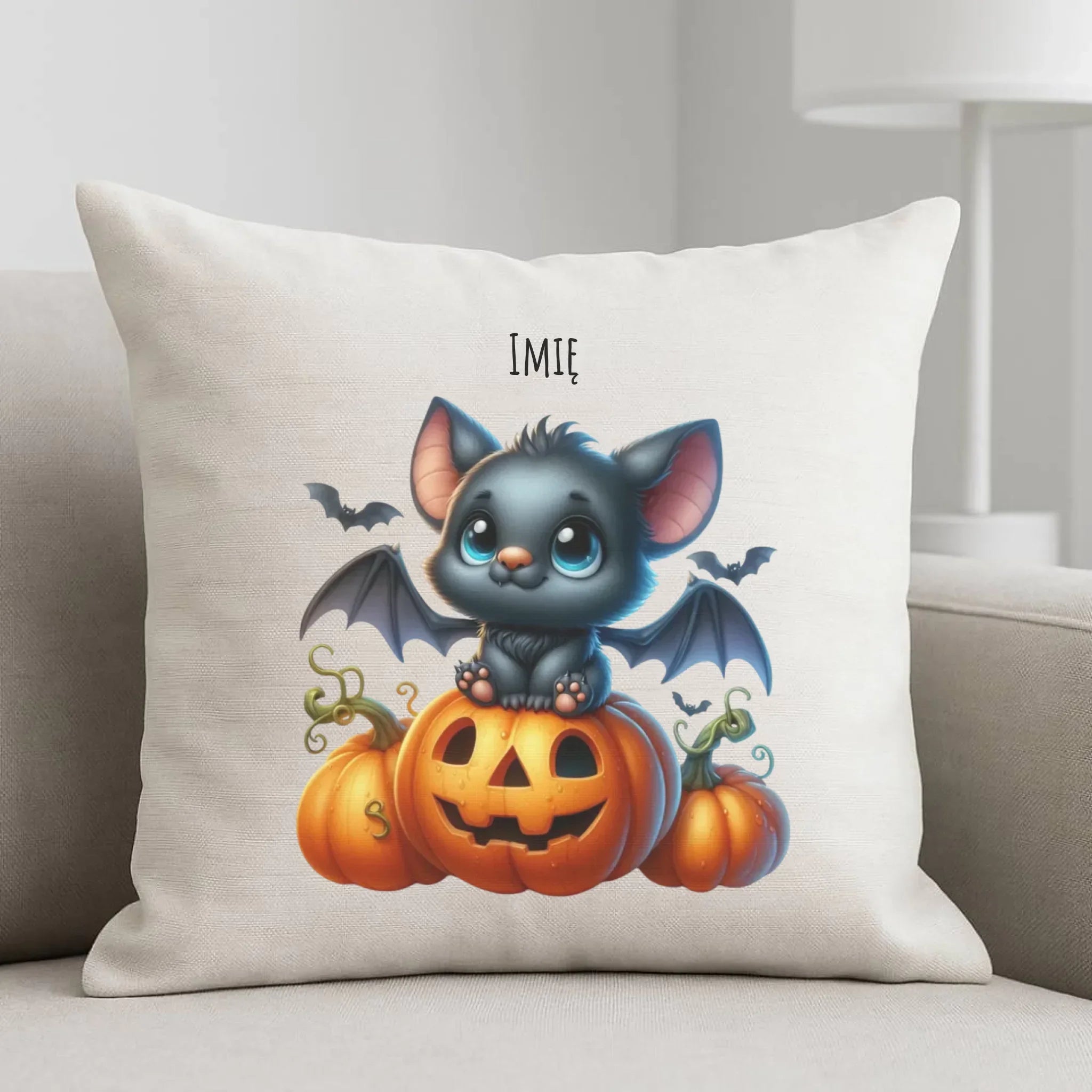 Poduszka halloweenowa - Słodki nietoperz z dynią - personalizowana HL09 - StoryCups.pl