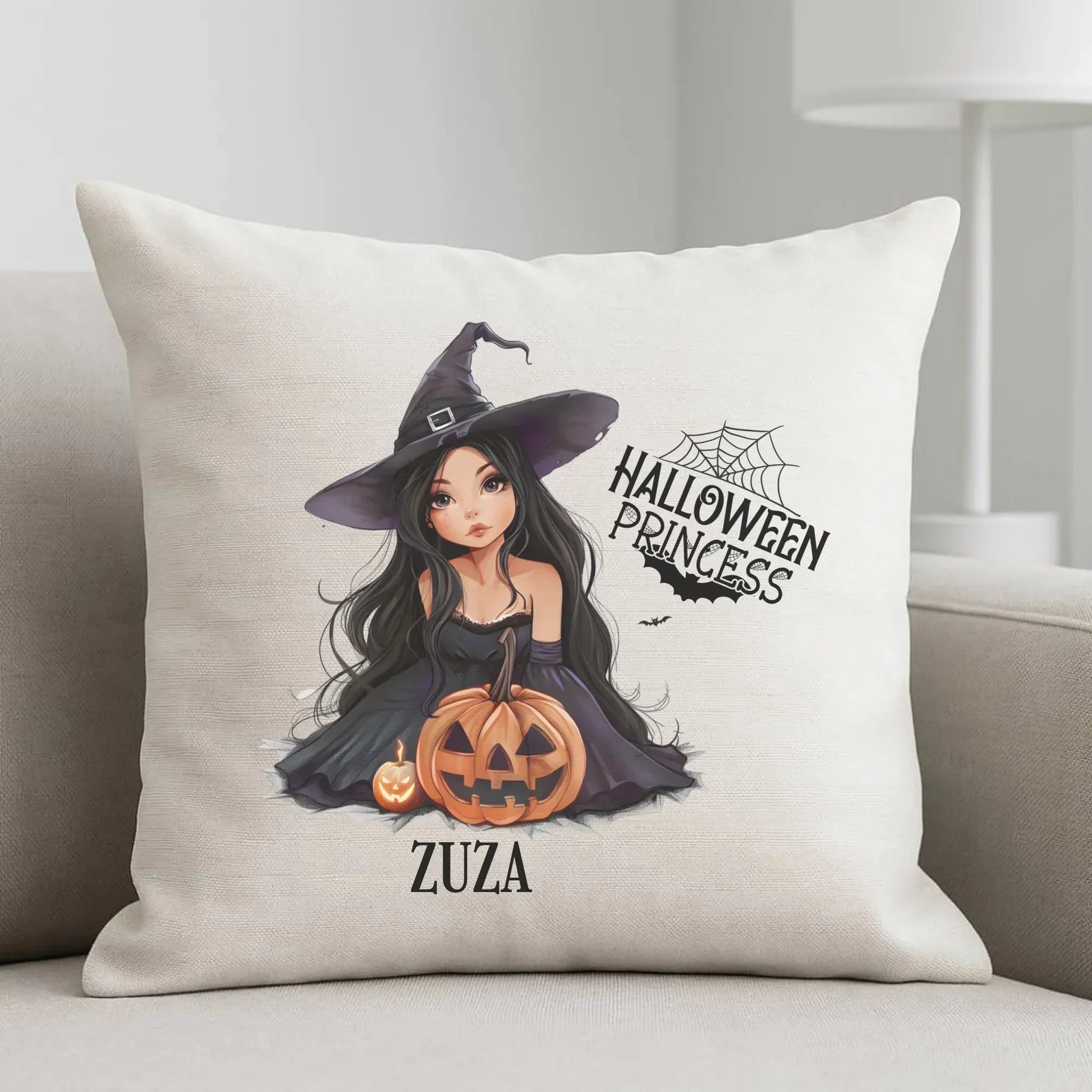 Poduszka halloweenowa - Czarownica z dynią - personalizowana HL10 - StoryCups.pl
