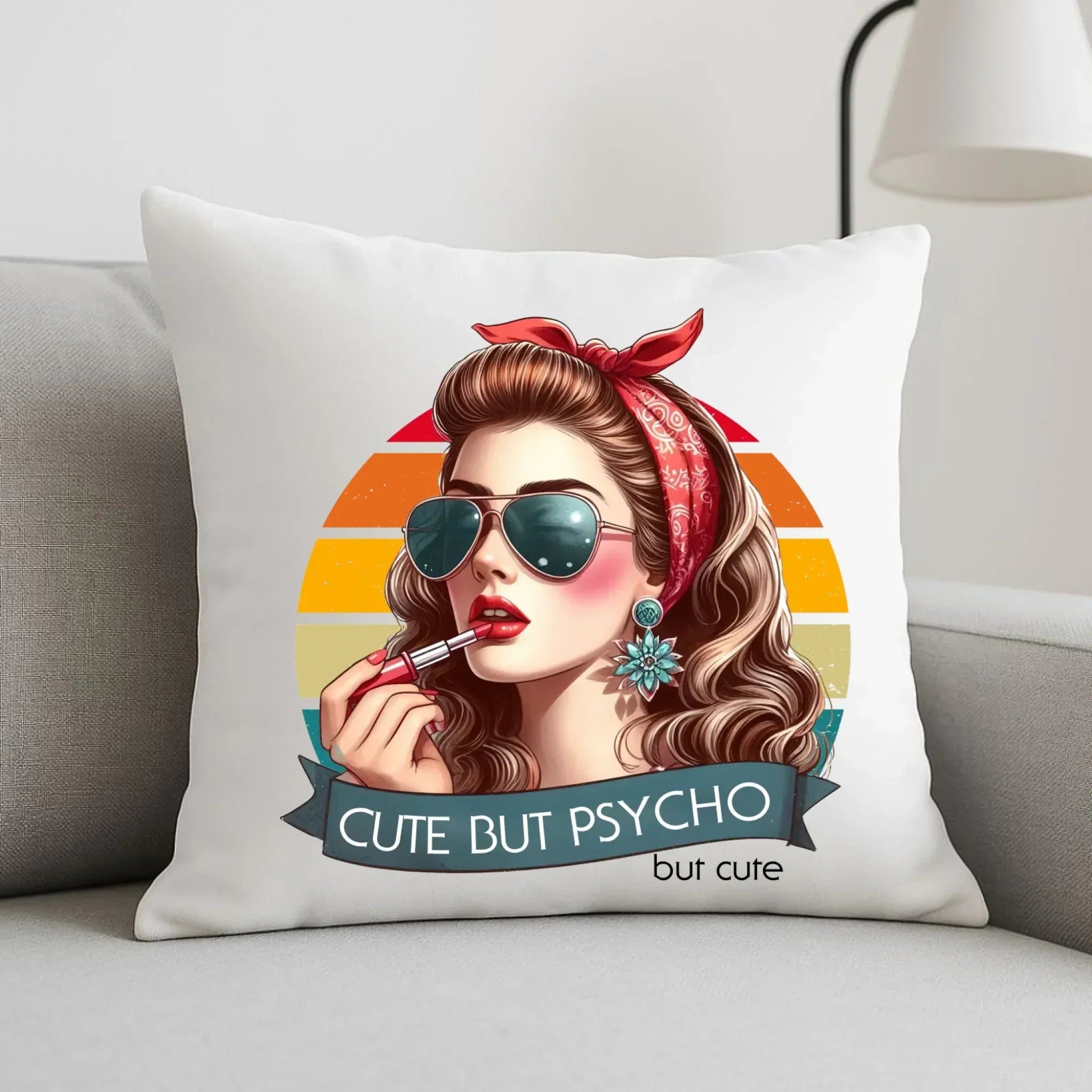 Poduszka – Cute but psycho - w stylu retro DZ09 - StoryCups.pl