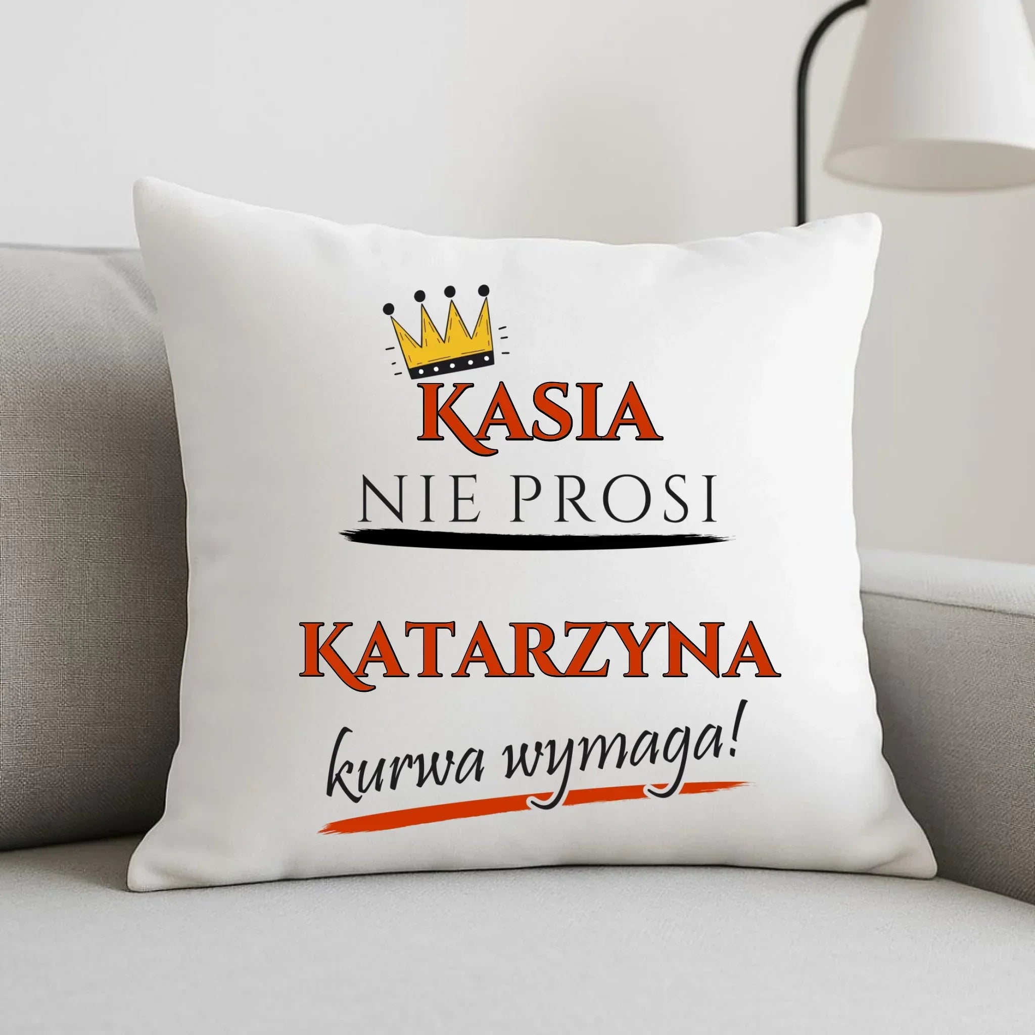 Poduszka - Nie prosi, ku**a wymaga - bez cenzury - personalizowana DZ18 - StoryCups.pl