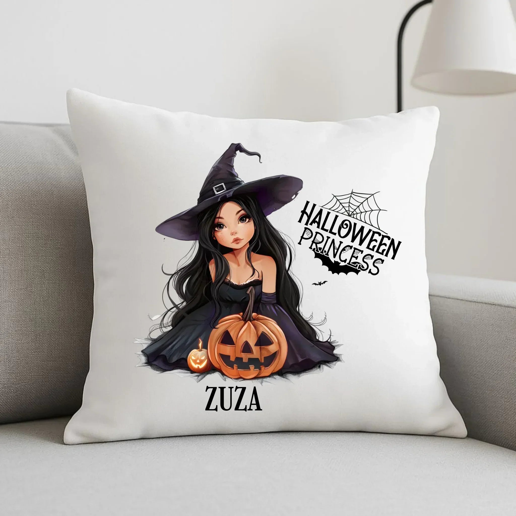 Poduszka halloweenowa - Czarownica z dynią - personalizowana HL10 - StoryCups.pl